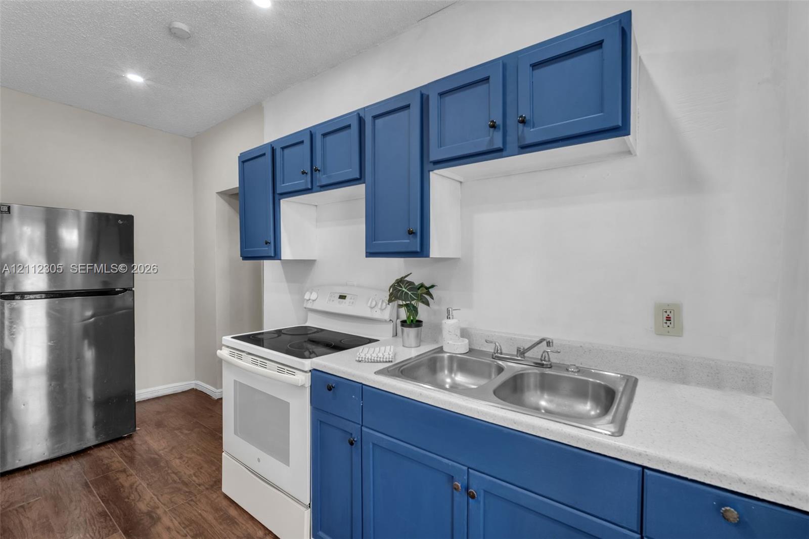 See details / 1337 sq. ft. $ 2026-10-24 0 Photo