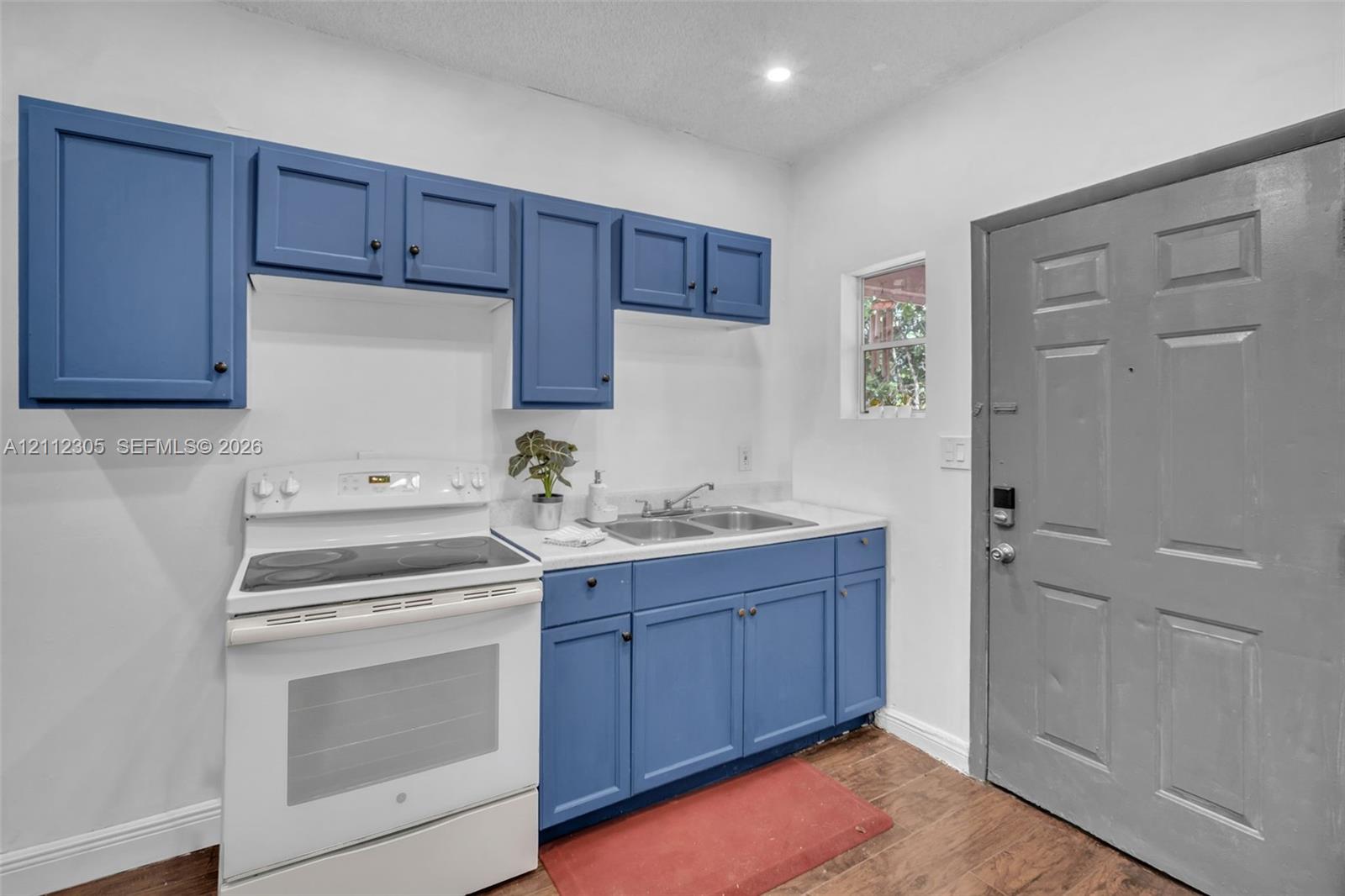 See details / 1337 sq. ft. $ 2026-10-24 0 Photo