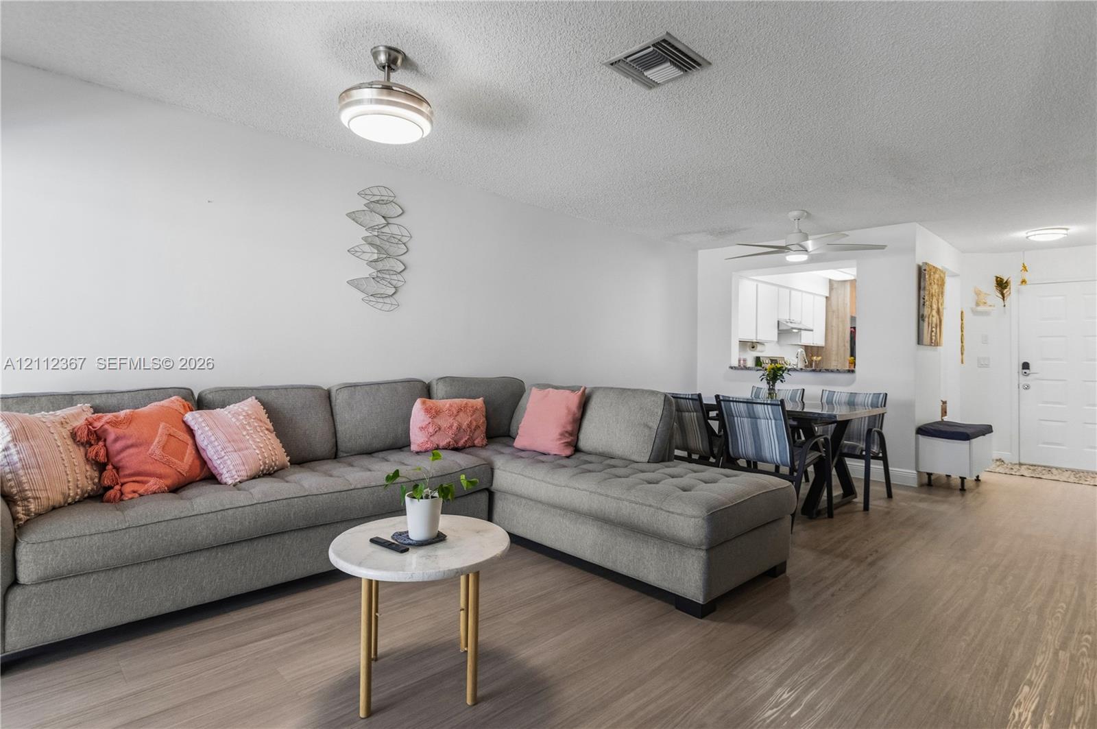 Ver detalles 10803 2 / 3 1190 sq. ft. $ 2026-10-24 0 foto
