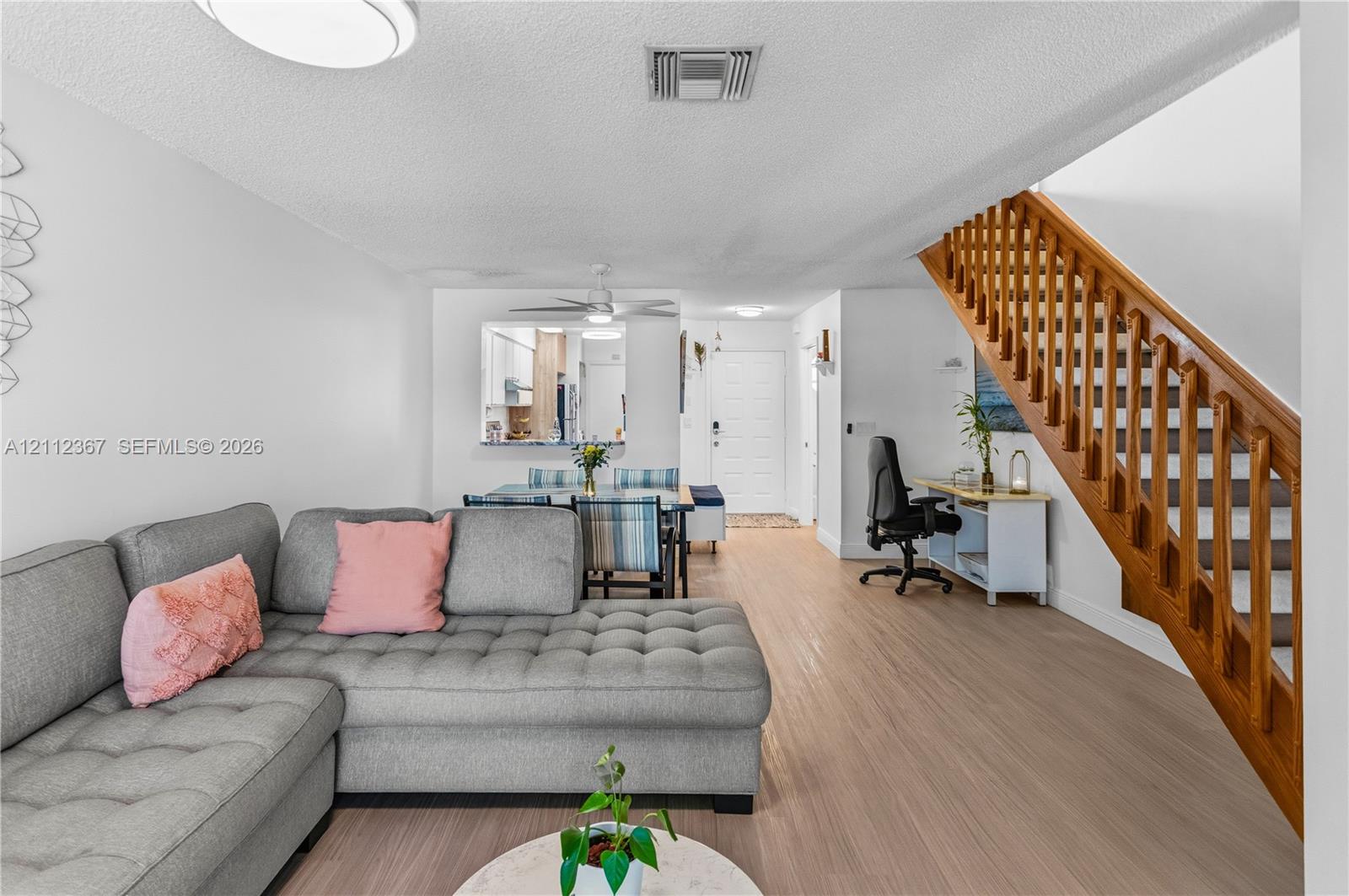 Ver detalles 10803 2 / 3 1190 sq. ft. $ 2026-10-24 0 foto