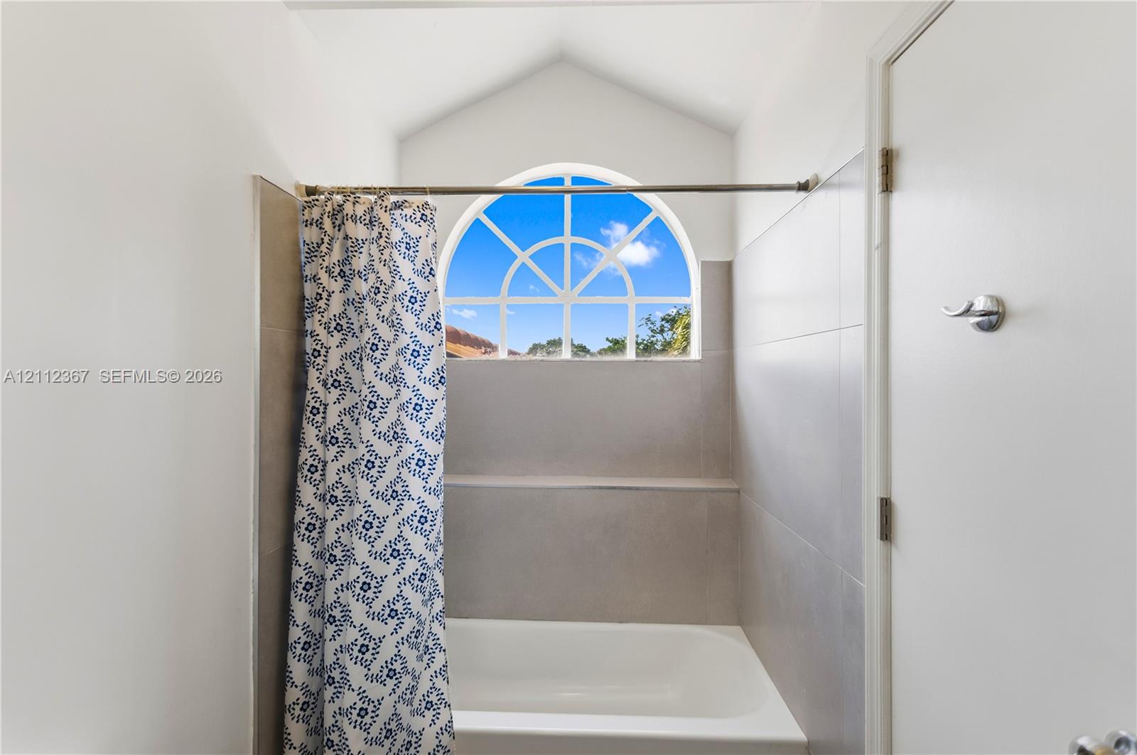 Ver detalles 10803 2 / 3 1190 sq. ft. $ 2026-10-24 0 foto
