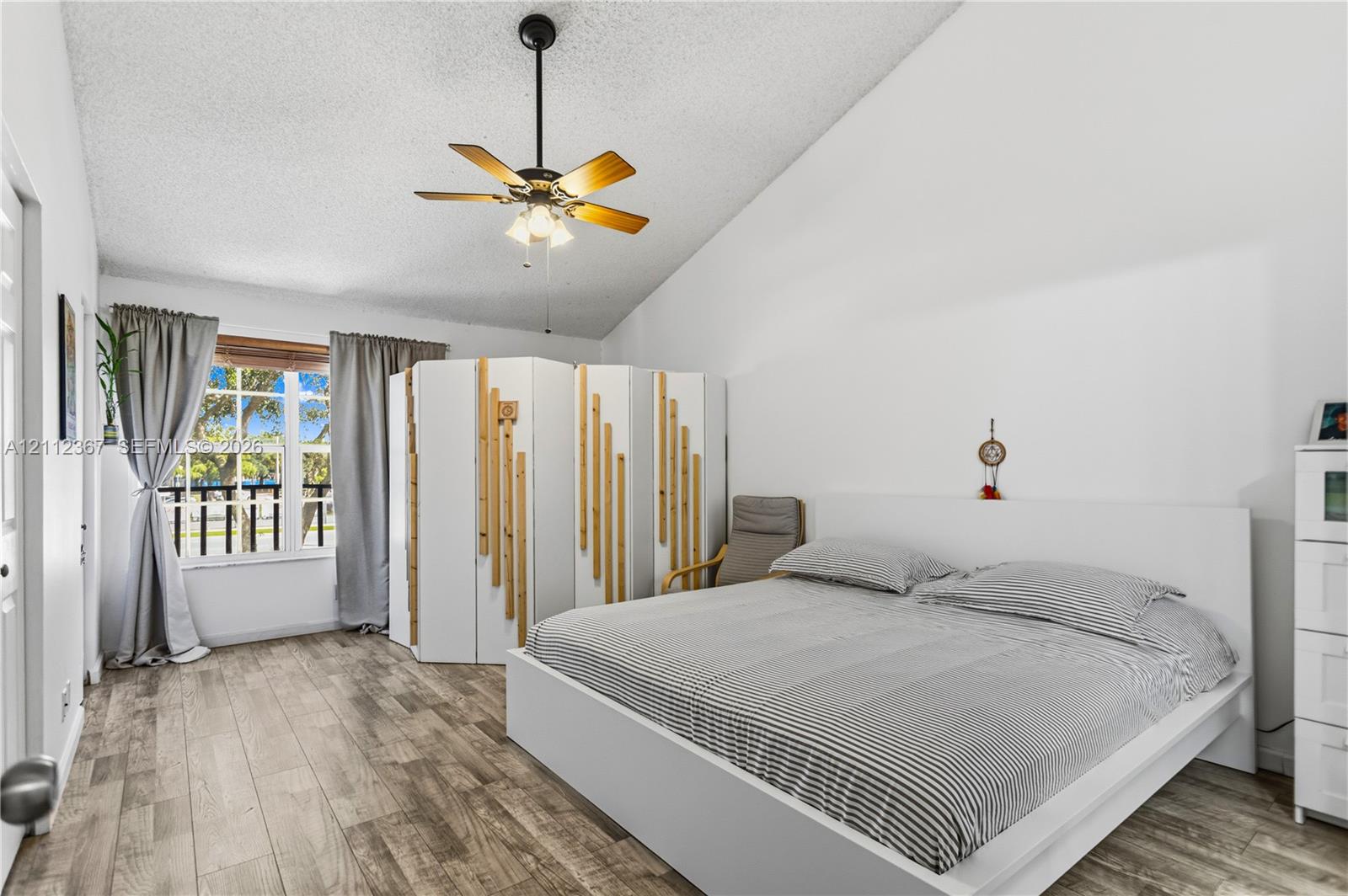Ver detalles 10803 2 / 3 1190 sq. ft. $ 2026-10-24 0 foto