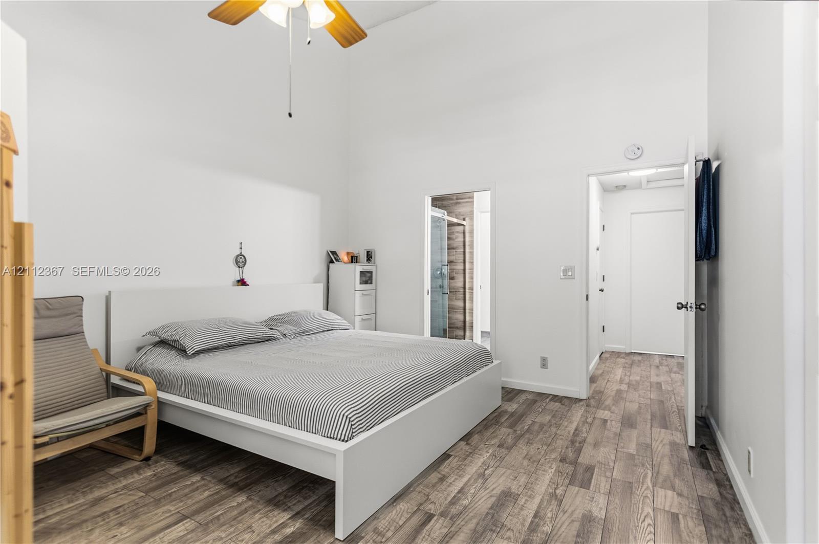 Ver detalles 10803 2 / 3 1190 sq. ft. $ 2026-10-24 0 foto