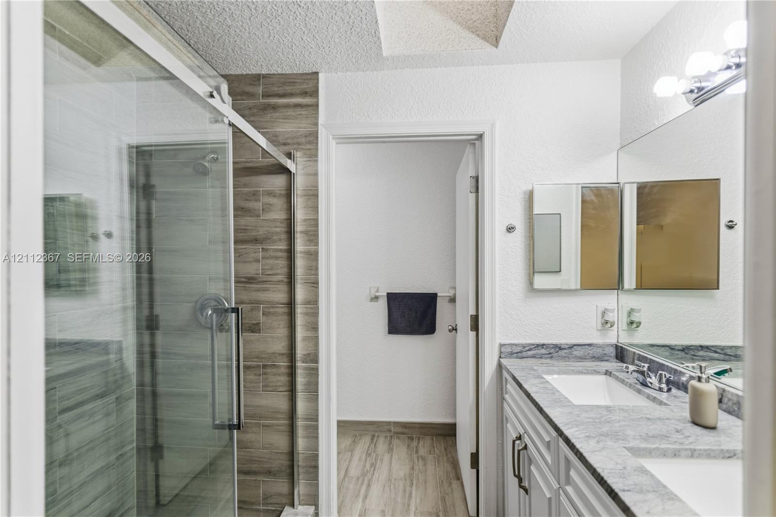Ver detalles 10803 2 / 3 1190 sq. ft. $ 2026-10-24 0 foto