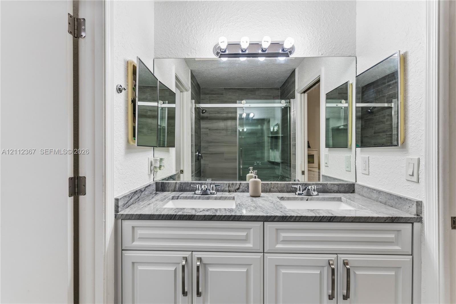 Ver detalles 10803 2 / 3 1190 sq. ft. $ 2026-10-24 0 foto