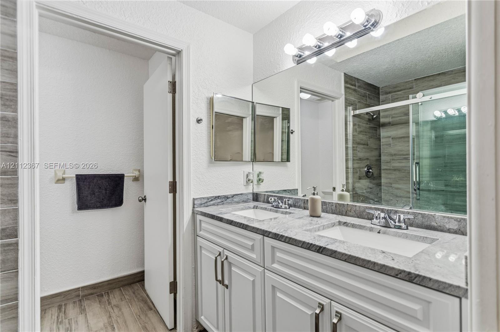 Ver detalles 10803 2 / 3 1190 sq. ft. $ 2026-10-24 0 foto