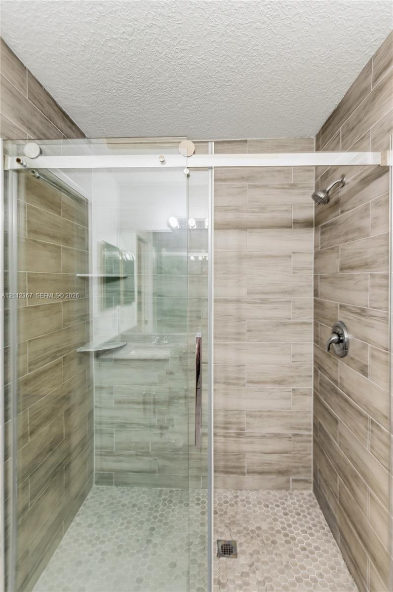 Ver detalles 10803 2 / 3 1190 sq. ft. $ 2026-10-24 0 foto