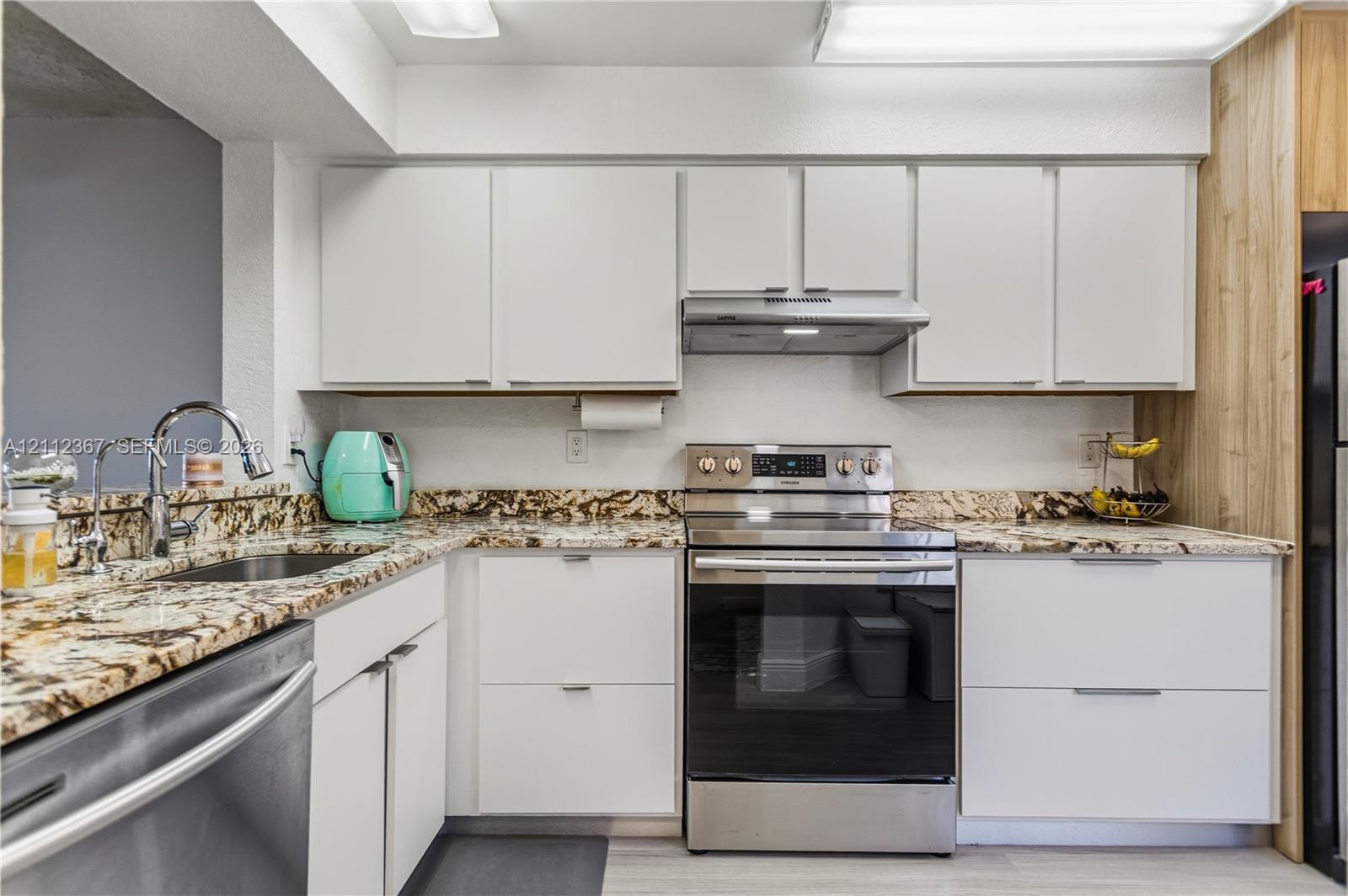 Ver detalles 10803 2 / 3 1190 sq. ft. $ 2026-10-24 0 foto