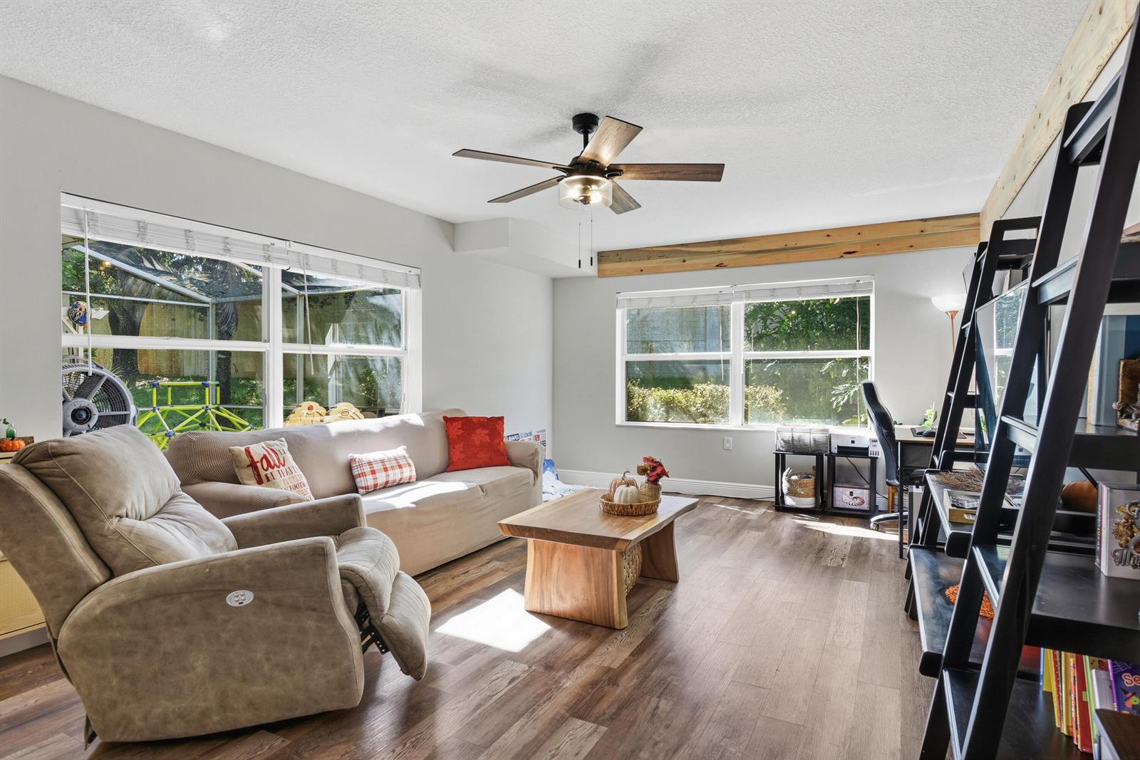 3233 2 /  1374 sq. ft. $ 2026-10-25 0 foto
