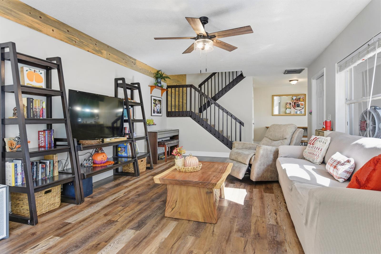 3233 2 /  1374 sq. ft. $ 2026-10-25 0 foto