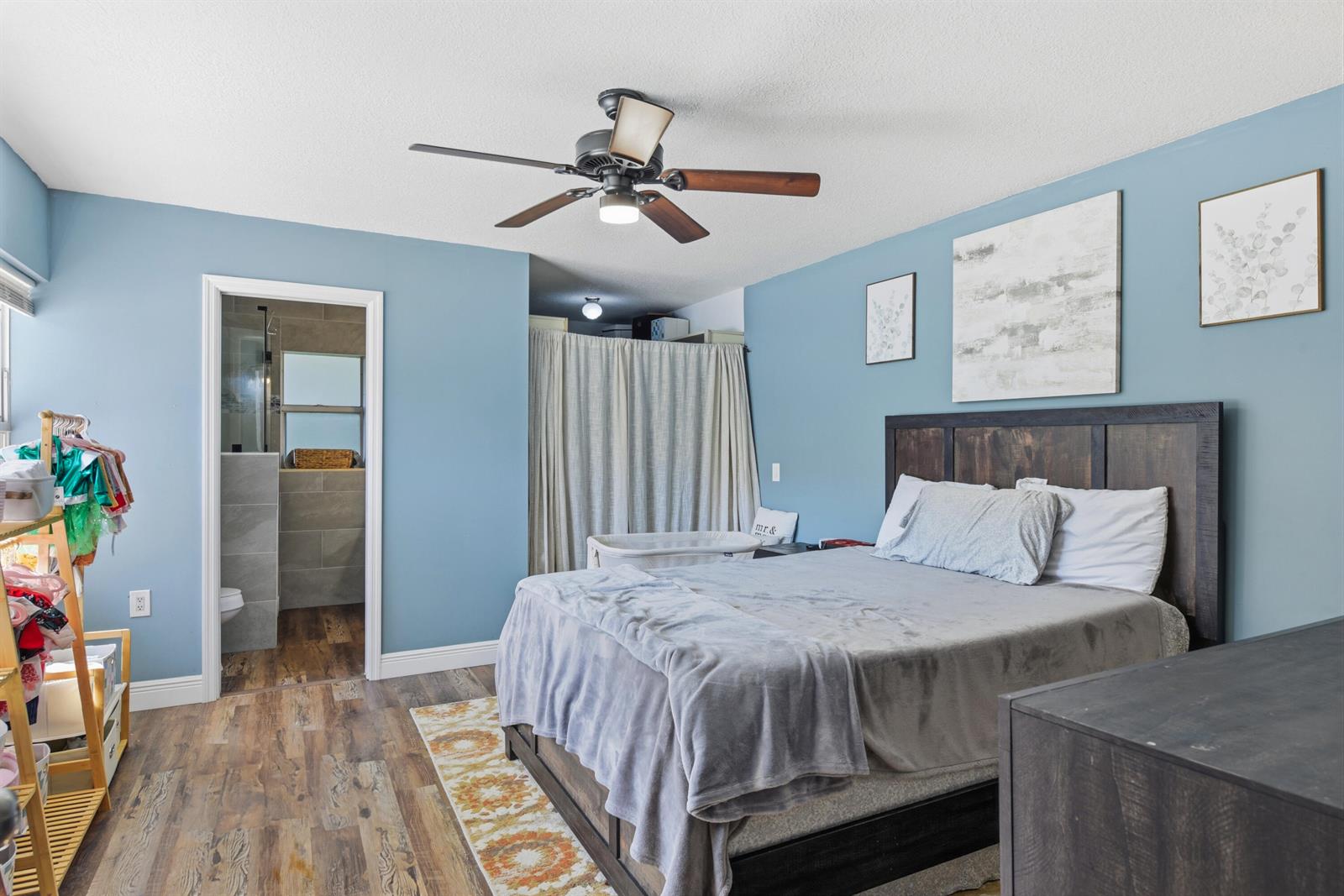 3233 2 /  1374 sq. ft. $ 2026-10-25 0 foto