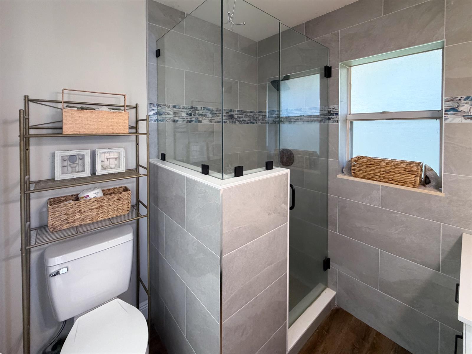 3233 2 /  1374 sq. ft. $ 2026-10-25 0 foto