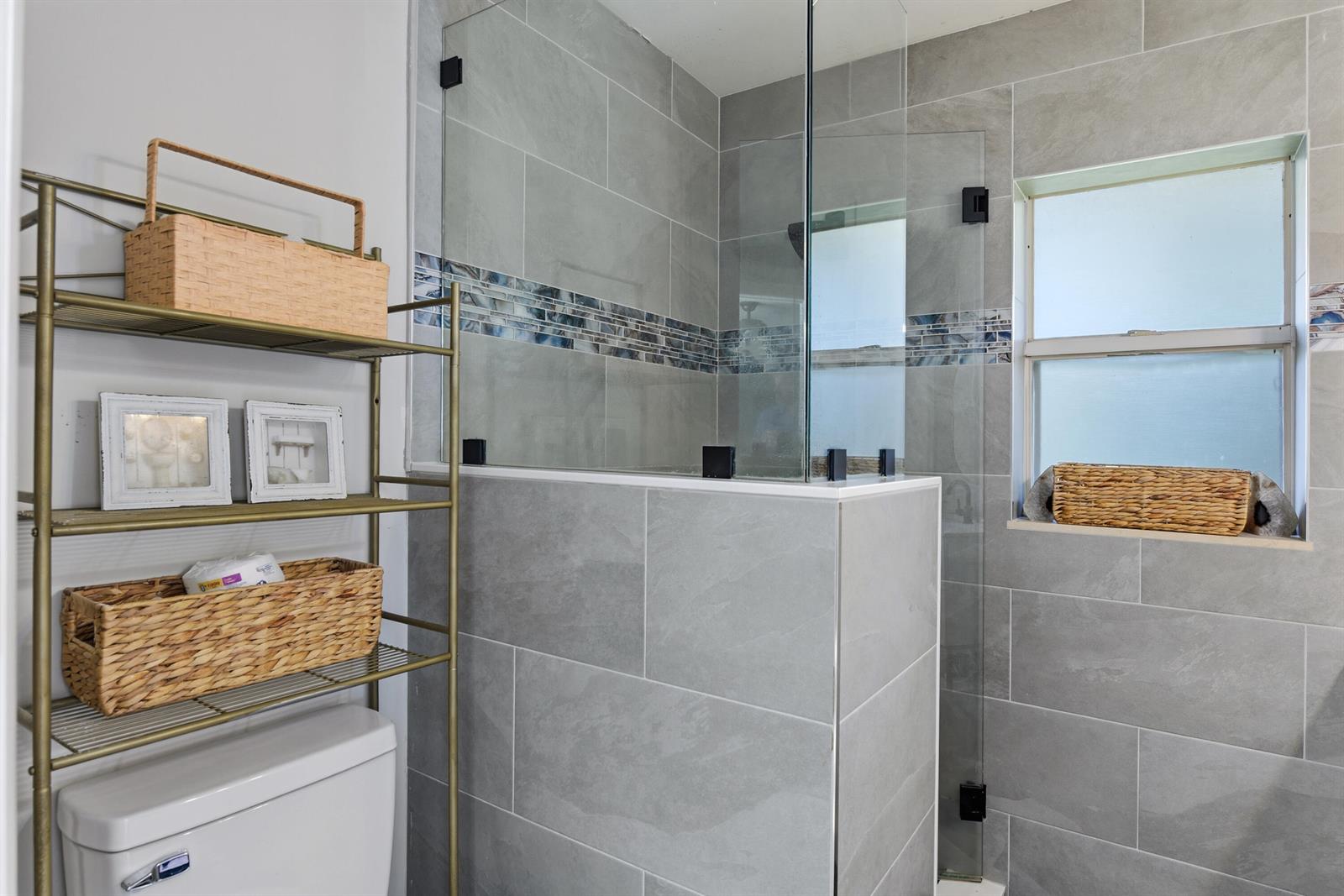 3233 2 /  1374 sq. ft. $ 2026-10-25 0 foto