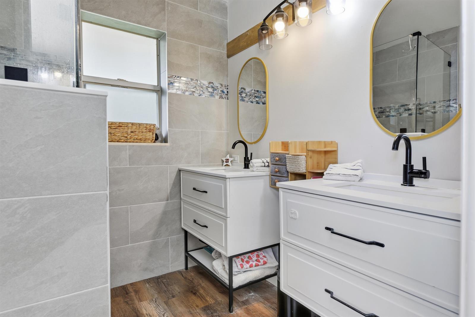 3233 2 /  1374 sq. ft. $ 2026-10-25 0 foto