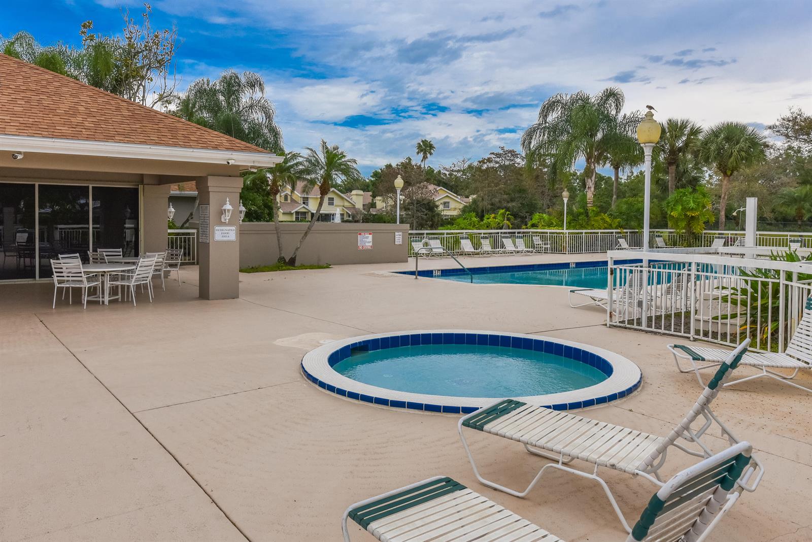 3233 2 /  1374 sq. ft. $ 2026-10-25 0 foto