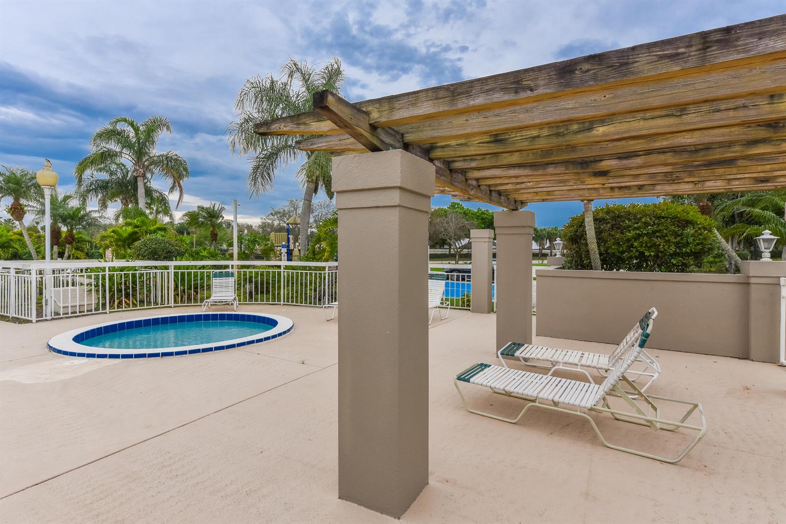 3233 2 /  1374 sq. ft. $ 2026-10-25 0 foto