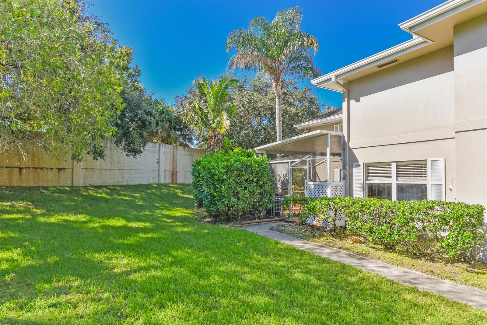 3233 2 /  1374 sq. ft. $ 2026-10-25 0 foto