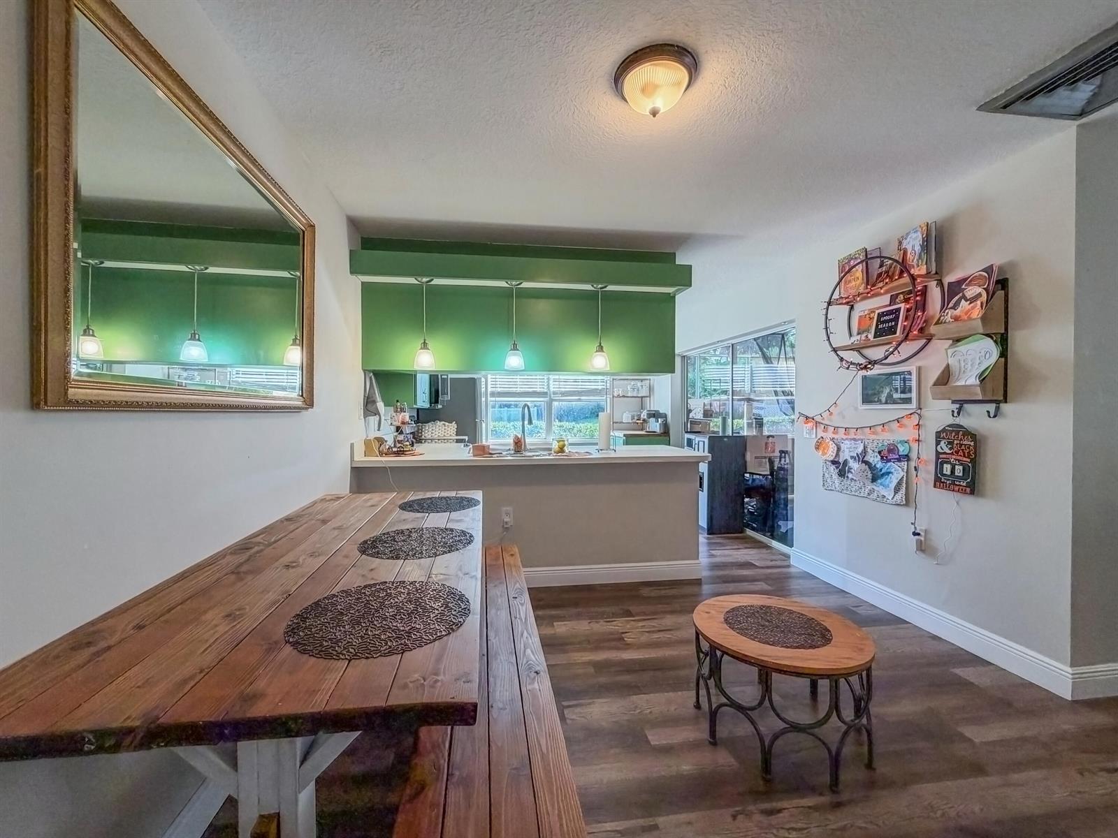 3233 2 /  1374 sq. ft. $ 2026-10-25 0 foto