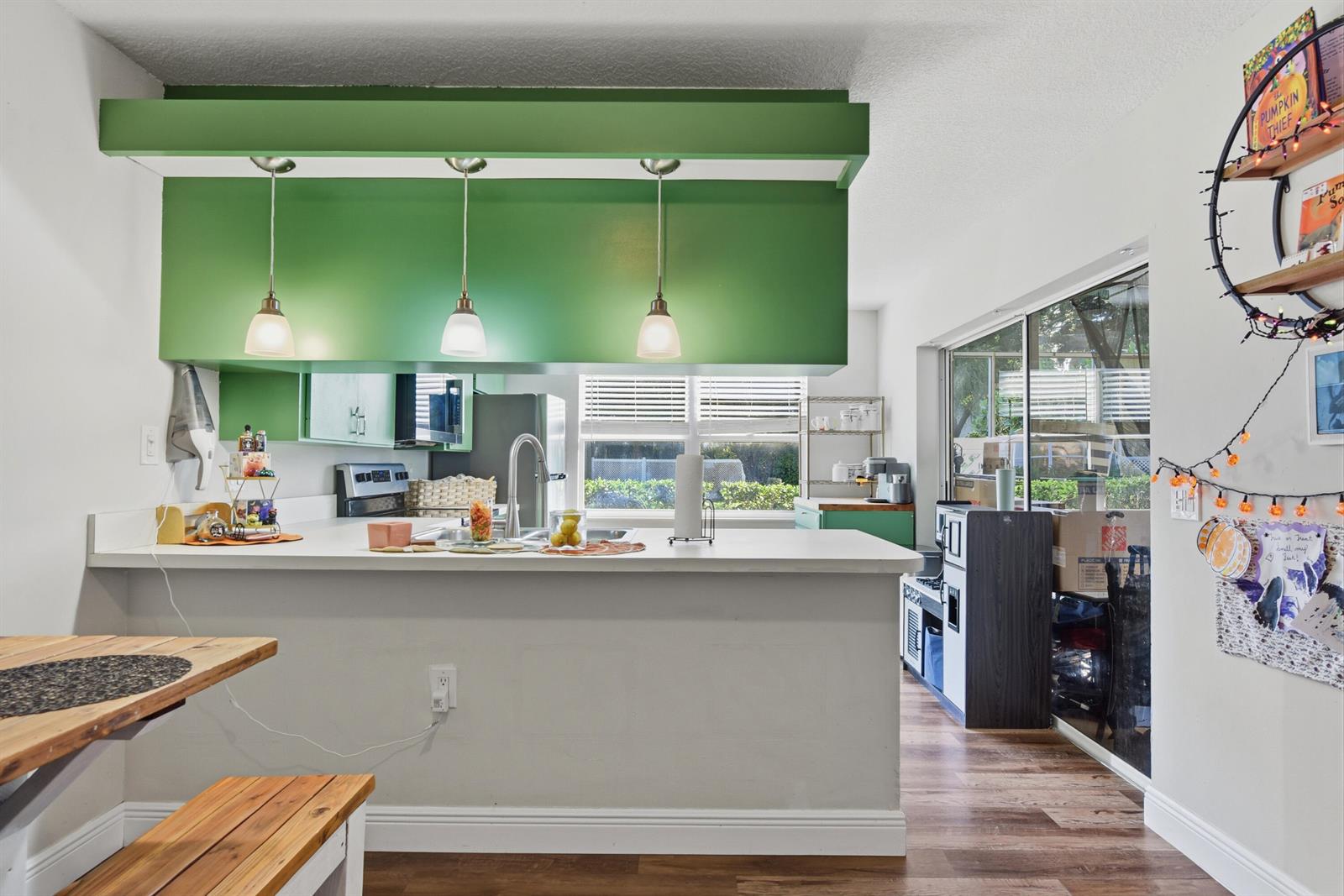 3233 2 /  1374 sq. ft. $ 2026-10-25 0 foto
