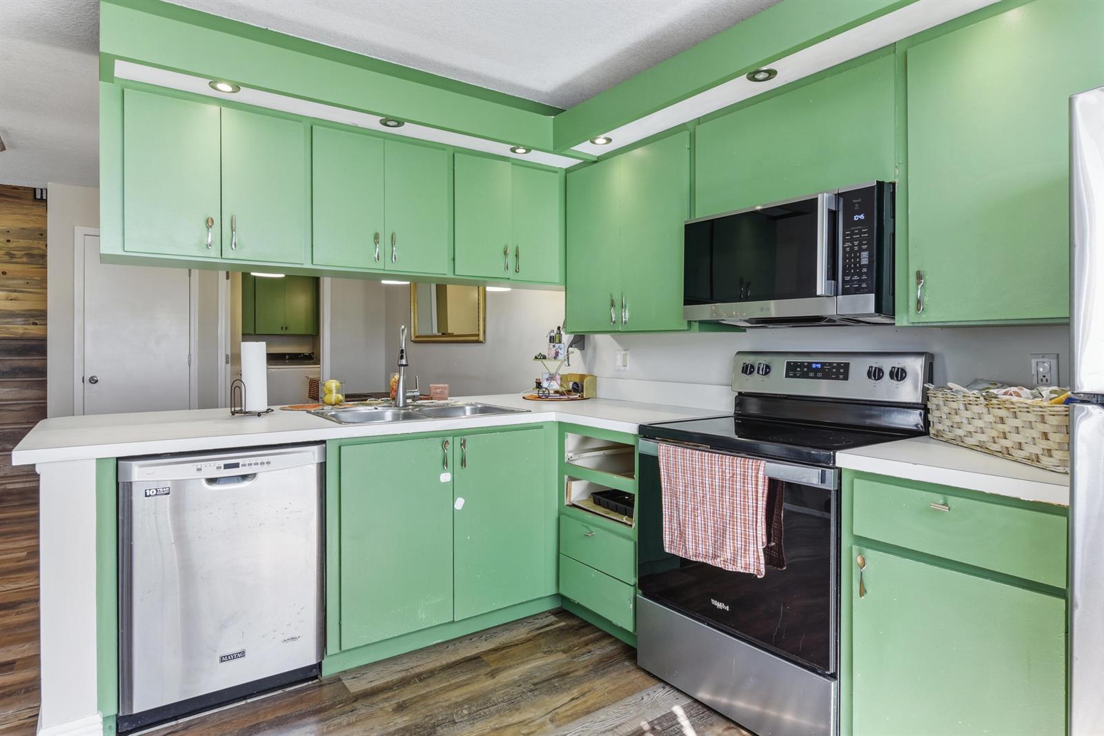 3233 2 /  1374 sq. ft. $ 2026-10-25 0 foto