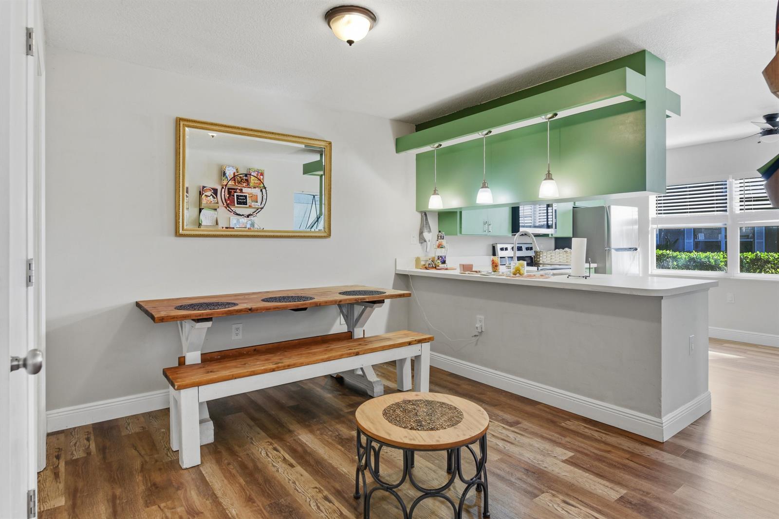 3233 2 /  1374 sq. ft. $ 2026-10-25 0 foto