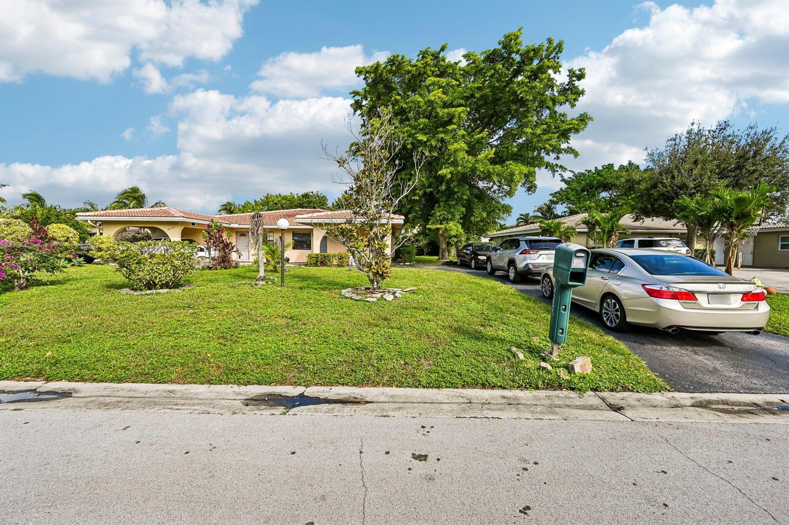 8283 3 / 2 1209 sq. ft. $ 2026-10-30 0 Photo