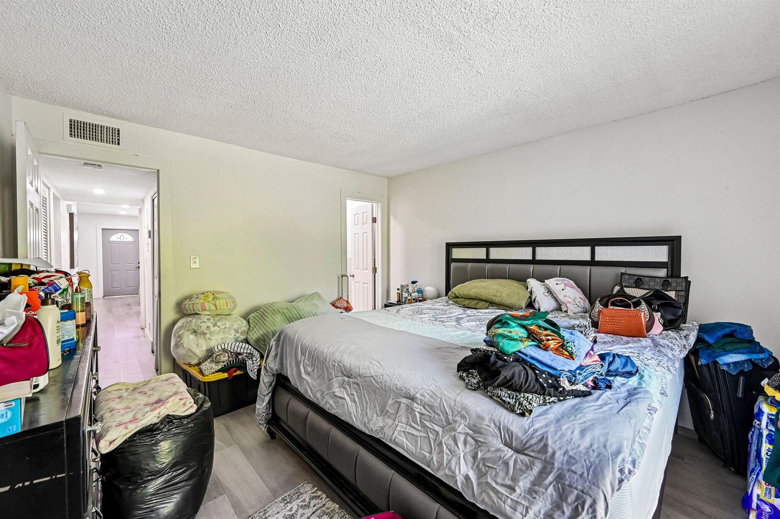 8283 3 / 2 1209 sq. ft. $ 2026-10-30 0 Photo