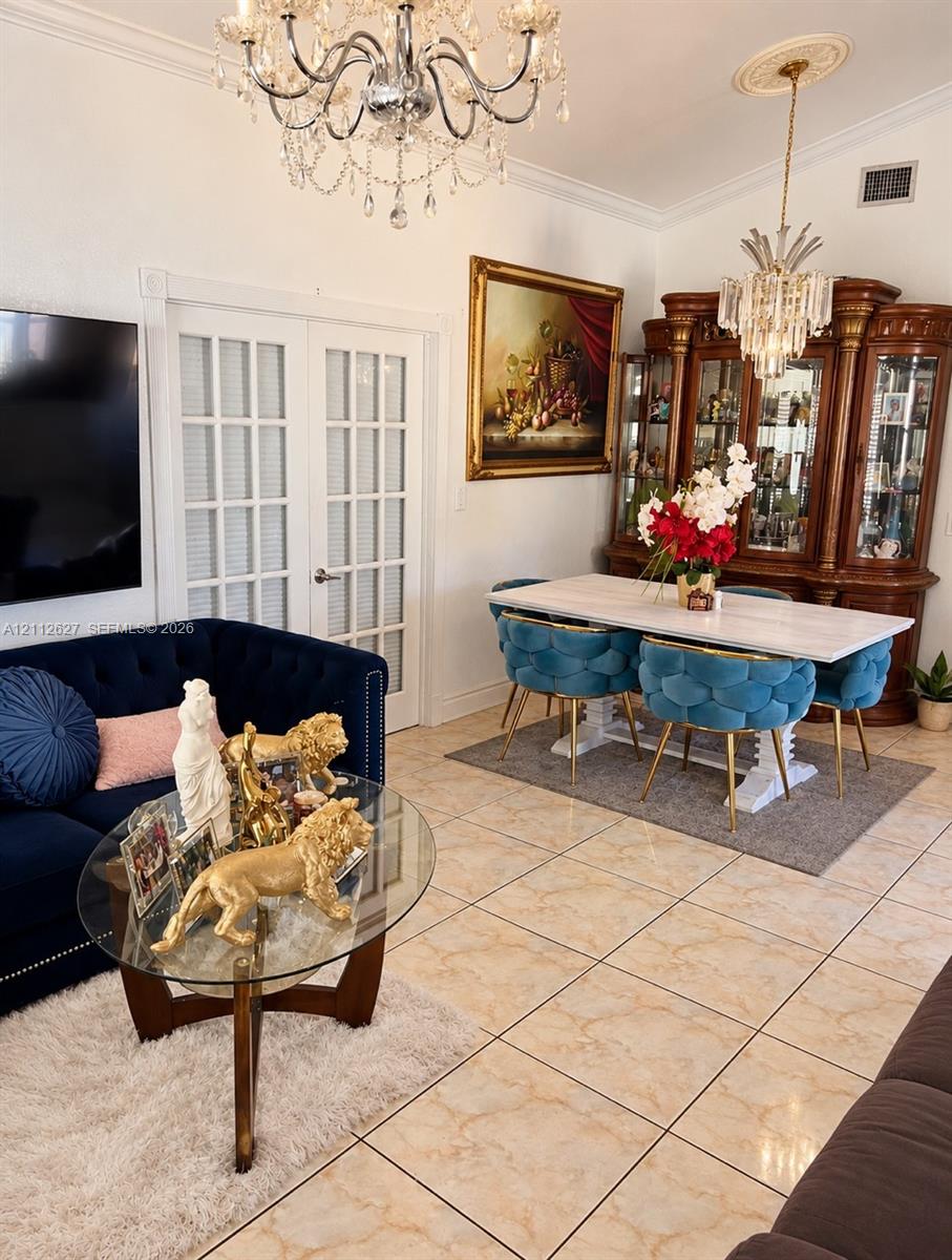 See details 240 3 / 2 1940 sq. ft. $ 2026-10-25 0 Photo
