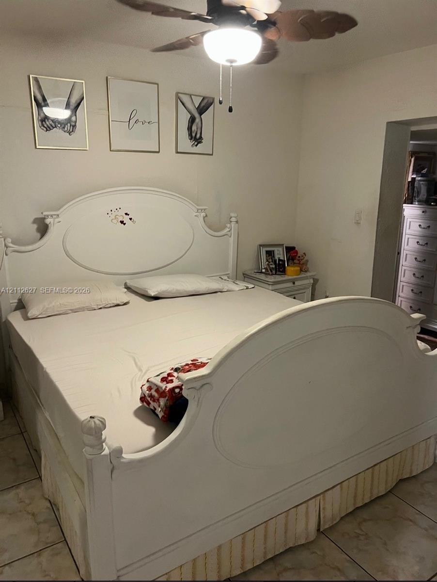 See details 240 3 / 2 1940 sq. ft. $ 2026-10-25 0 Photo