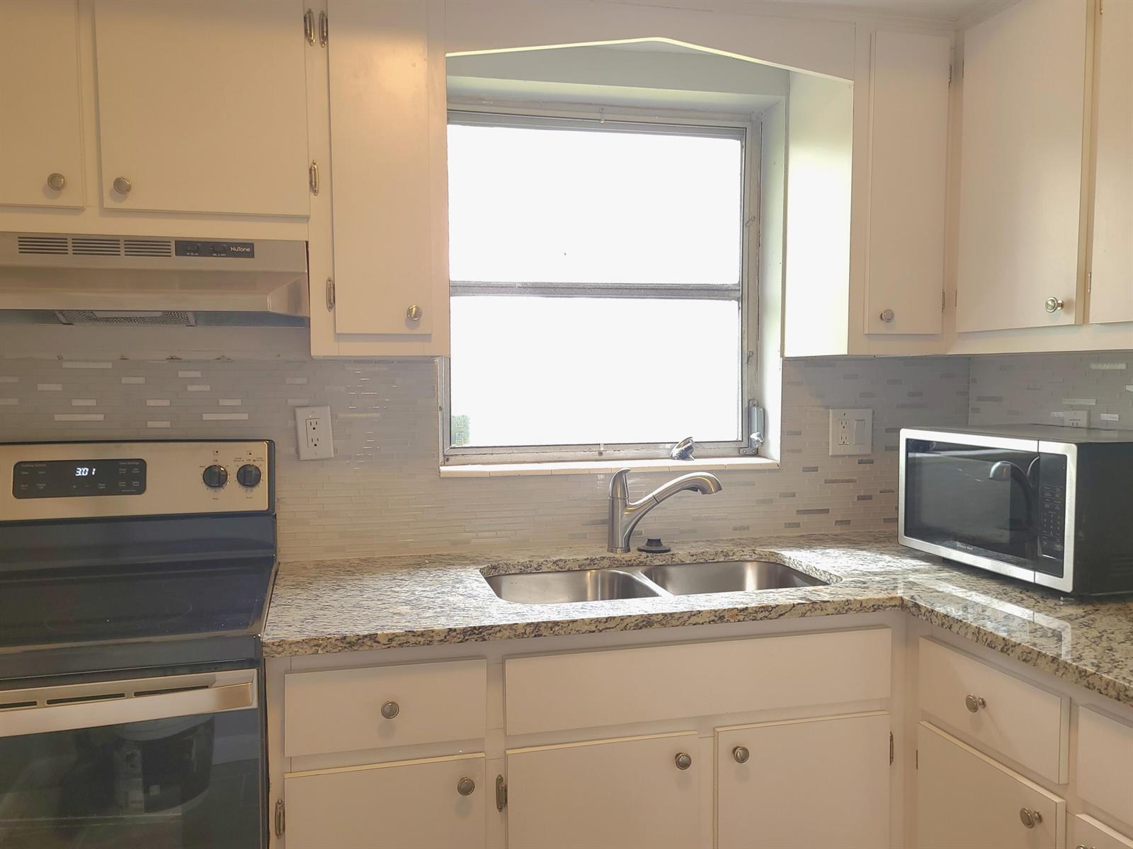 Ver detalles D / 0 3296 sq. ft. $ 2026-10-26 0 foto