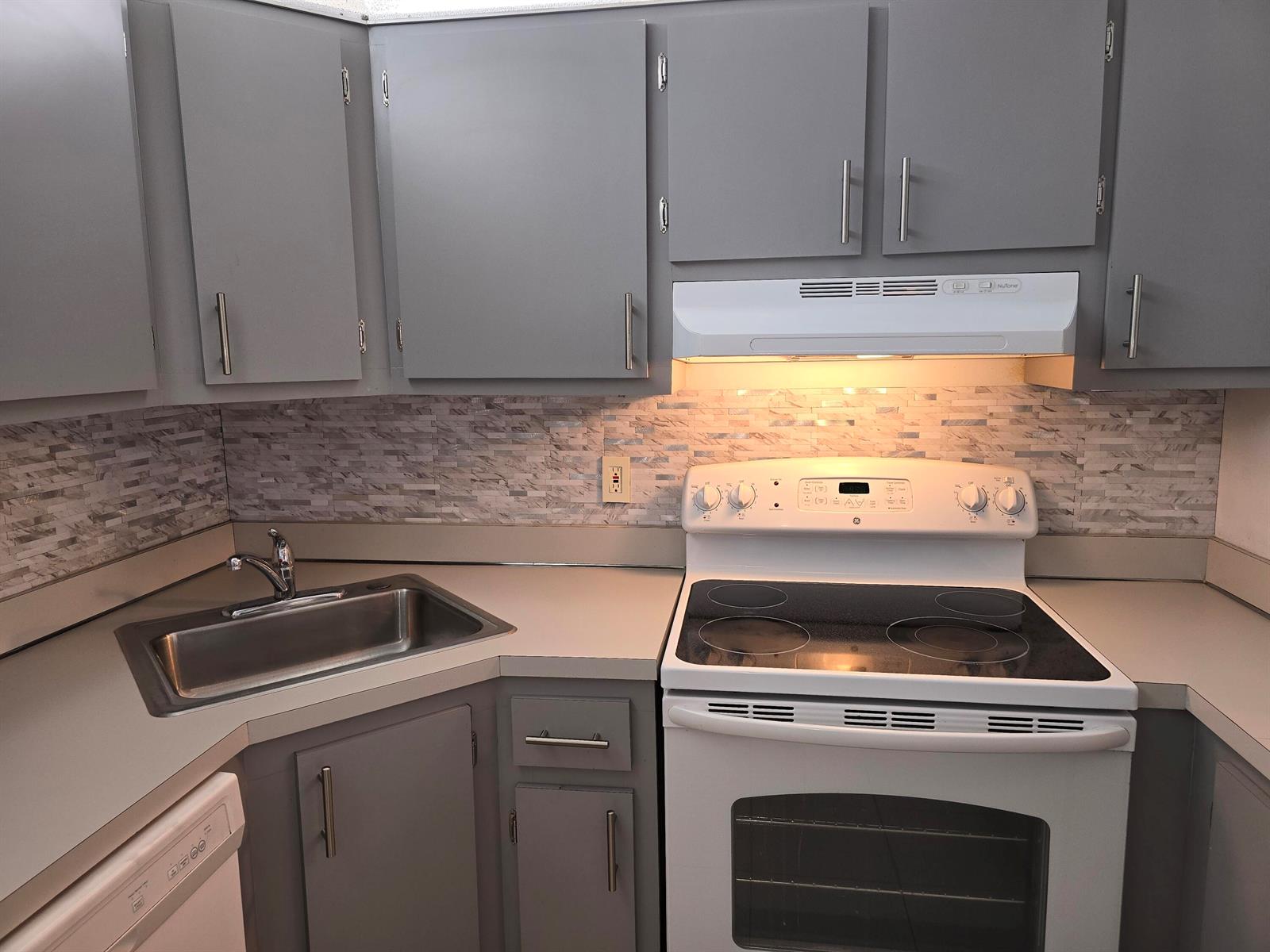 Ver detalles D / 0 3296 sq. ft. $ 2026-10-26 0 foto