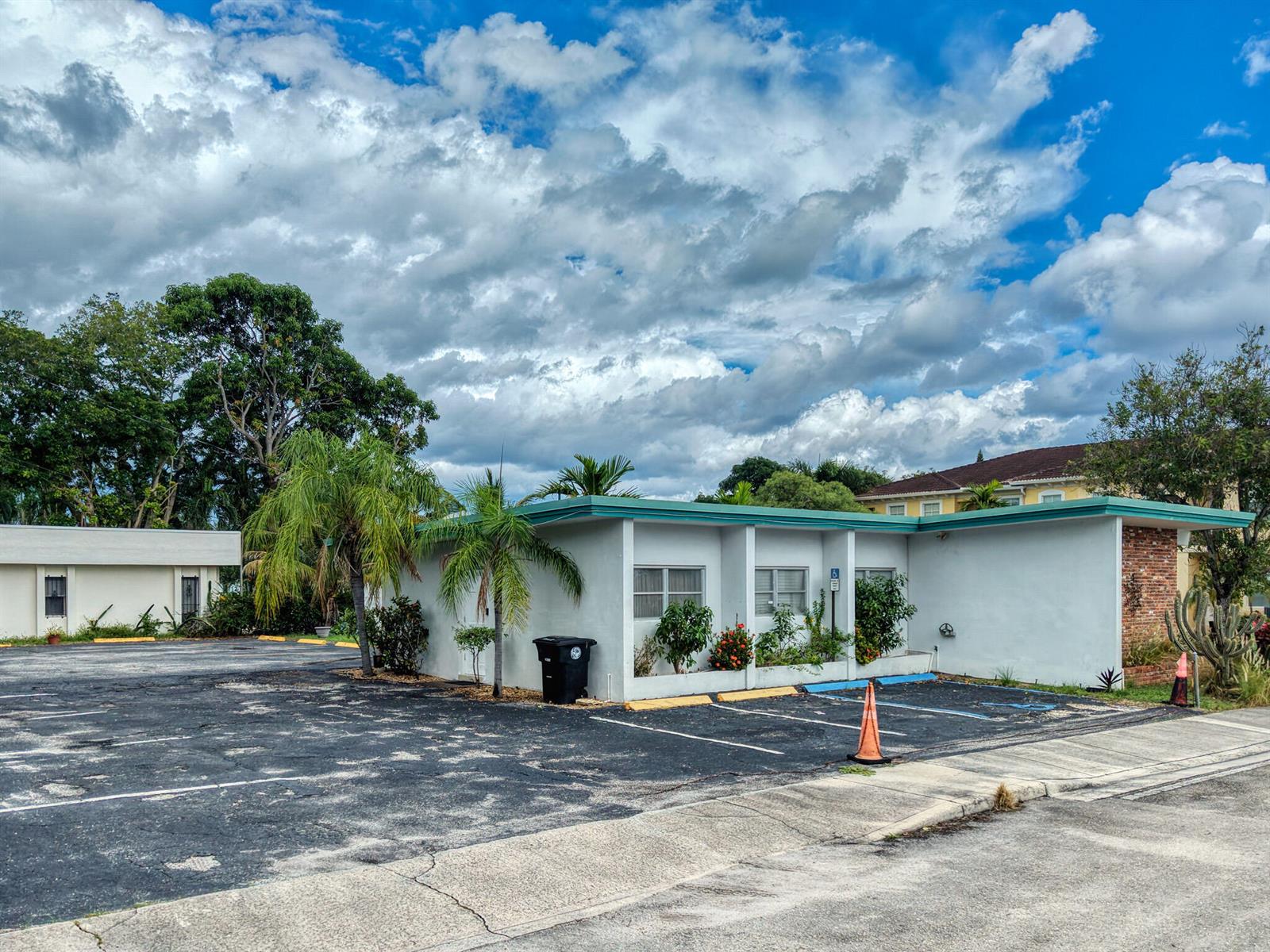   / 0  sq. ft. $ 2026-10-27 0 foto