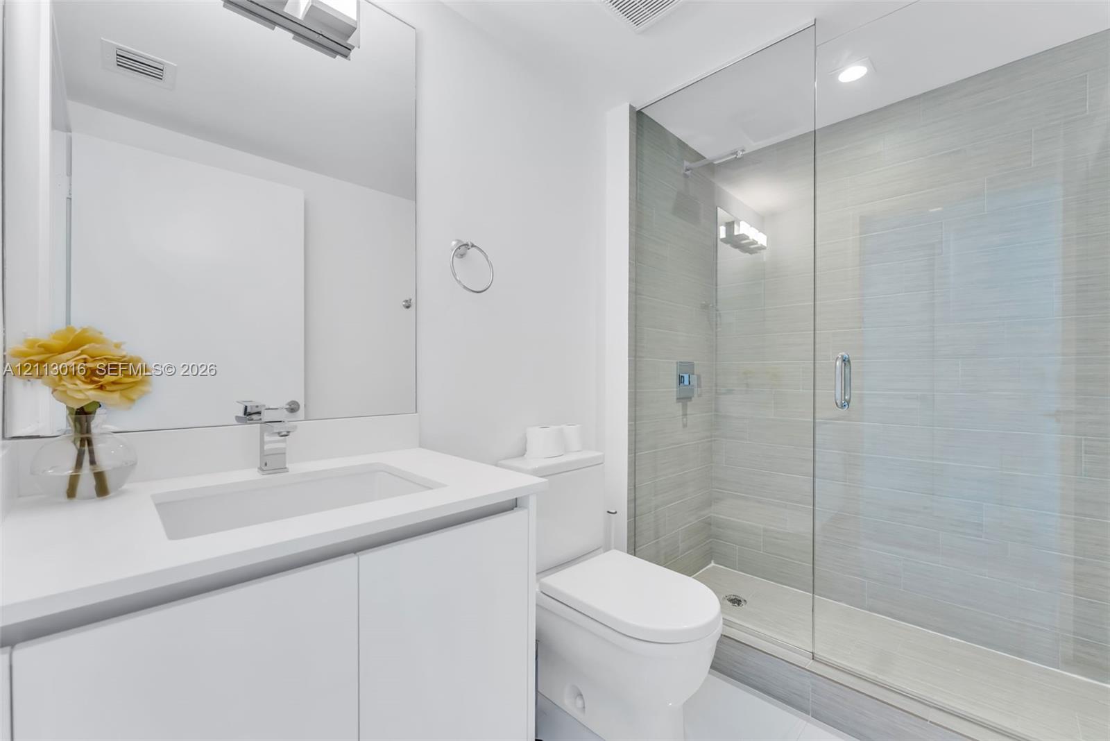 Ver detalles 4-1603 3 / 3 1524 sq. ft. $ 2026-10-26 0 foto