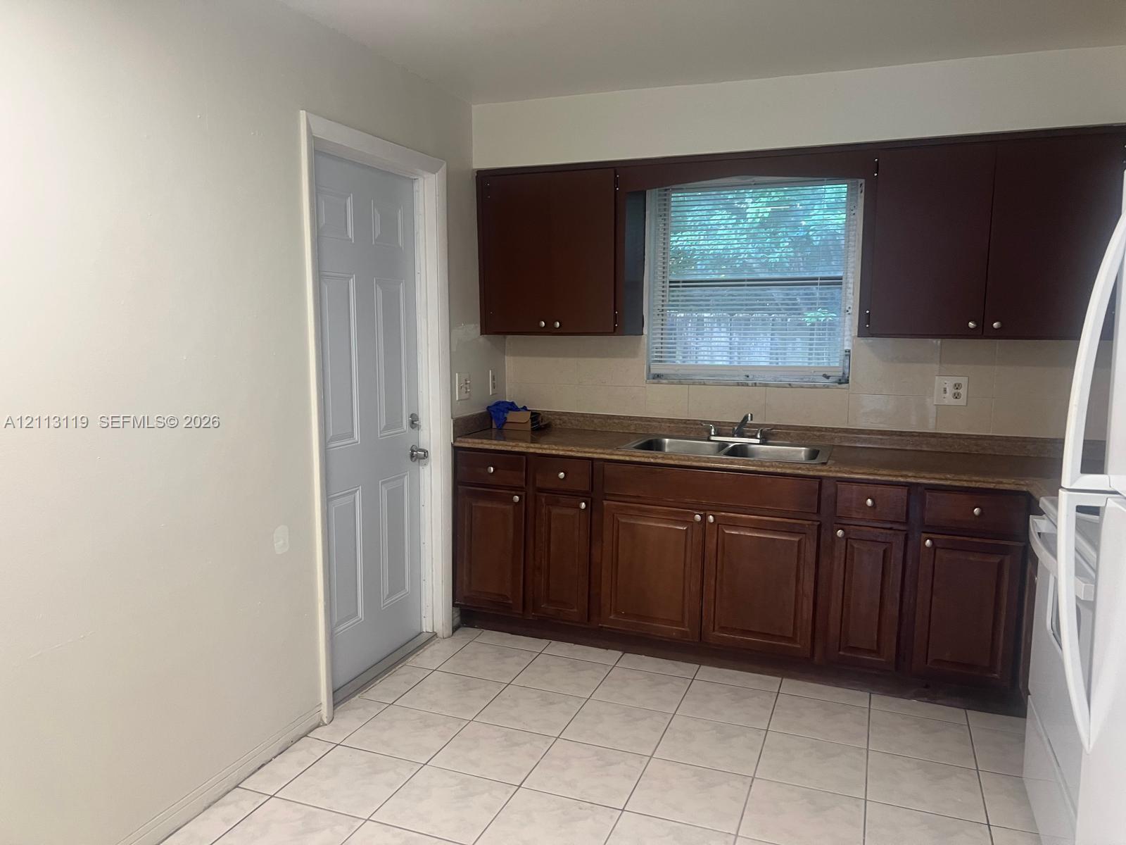   /  7876 sq. ft. $ 2026-10-26 0 foto