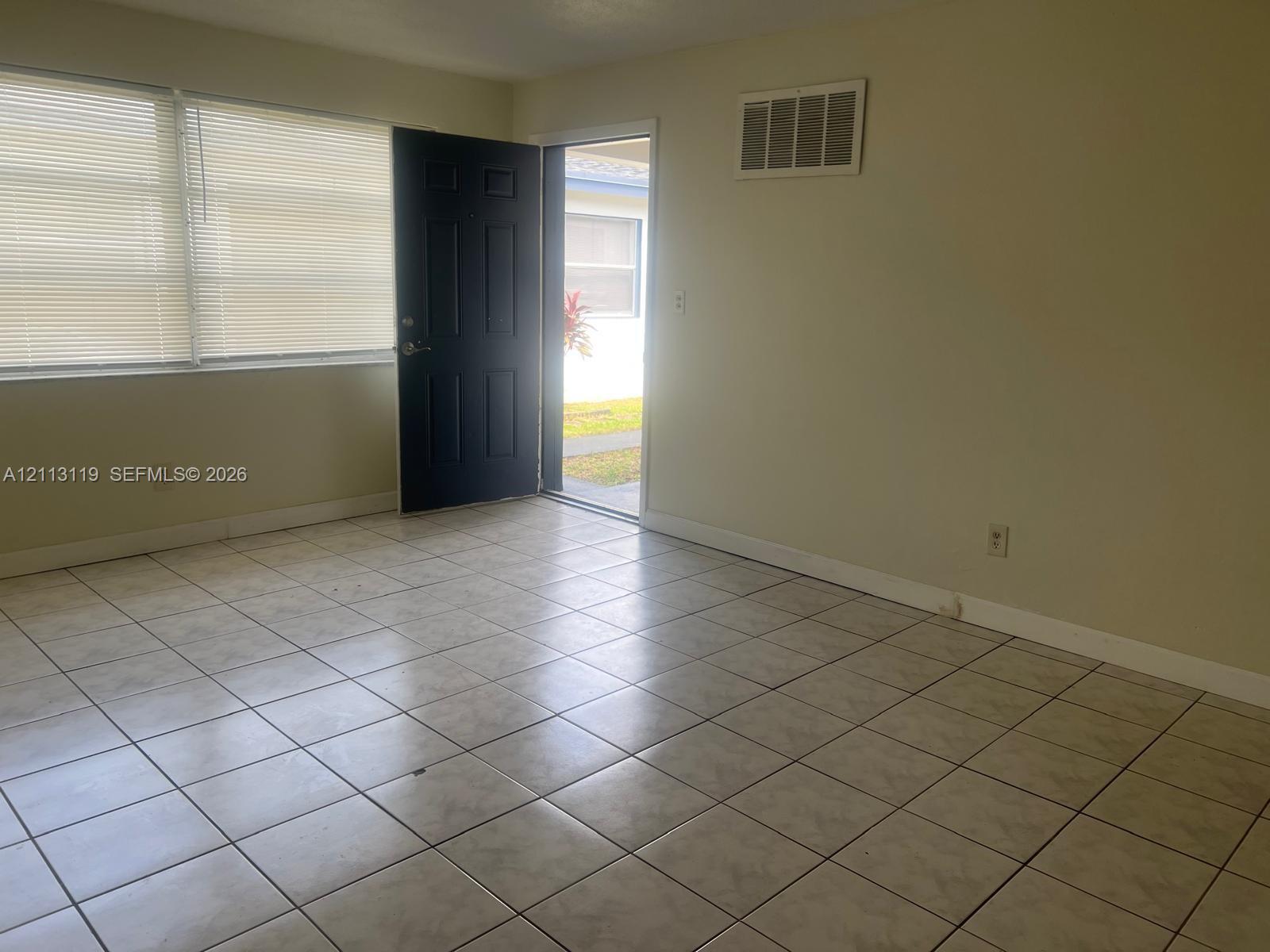   /  7876 sq. ft. $ 2026-10-26 0 foto