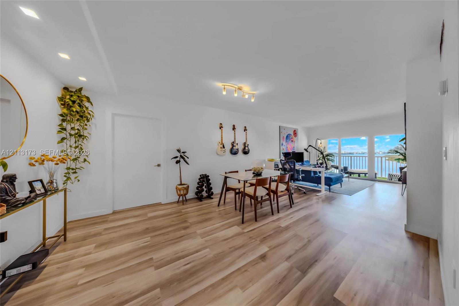 1614 1 / 2 762 sq. ft. $ 2026-10-26 0 foto