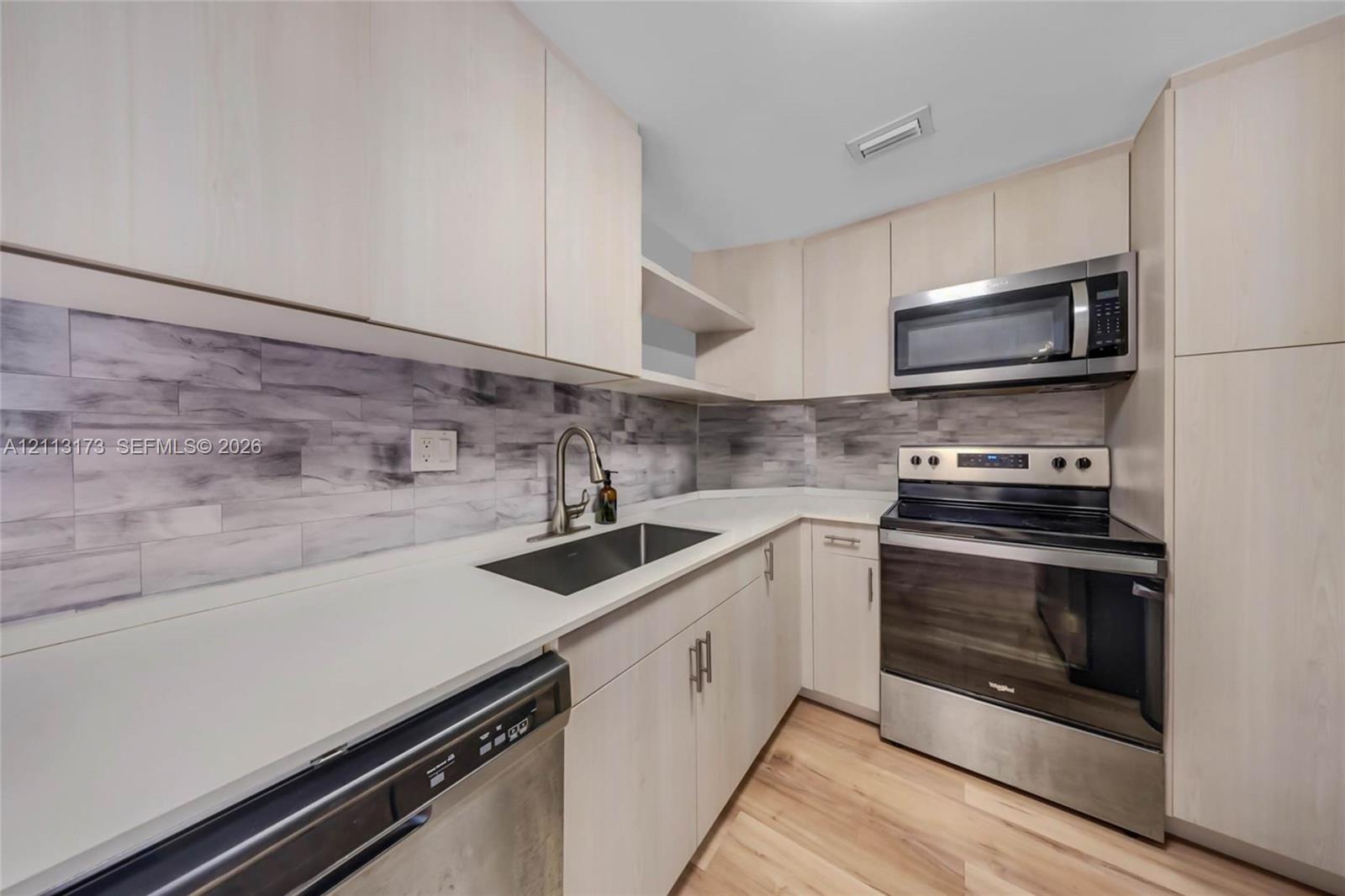 1614 1 / 2 762 sq. ft. $ 2026-10-26 0 foto