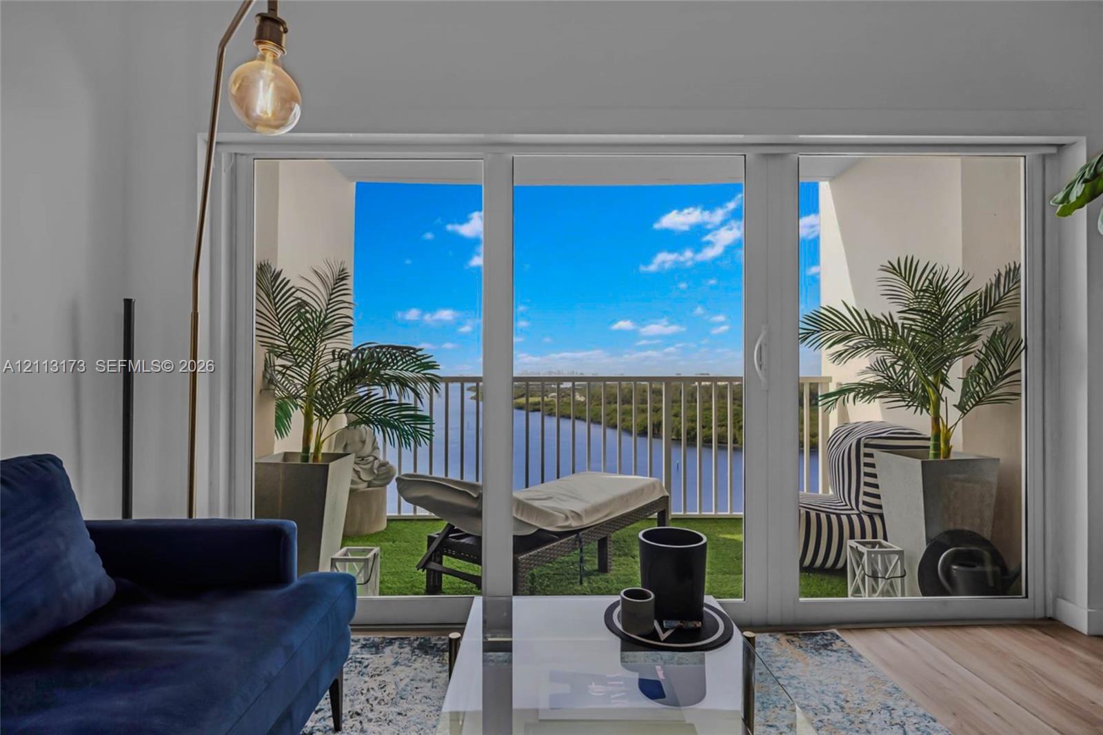 1614 1 / 2 762 sq. ft. $ 2026-10-26 0 foto
