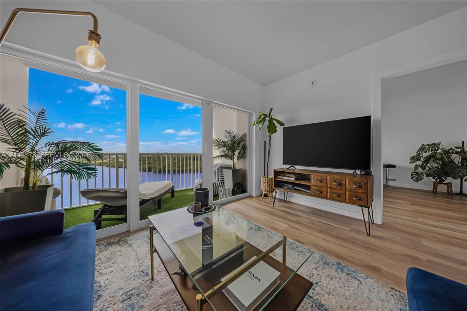 1614 1 / 2 762 sq. ft. $ 2026-10-26 0 foto