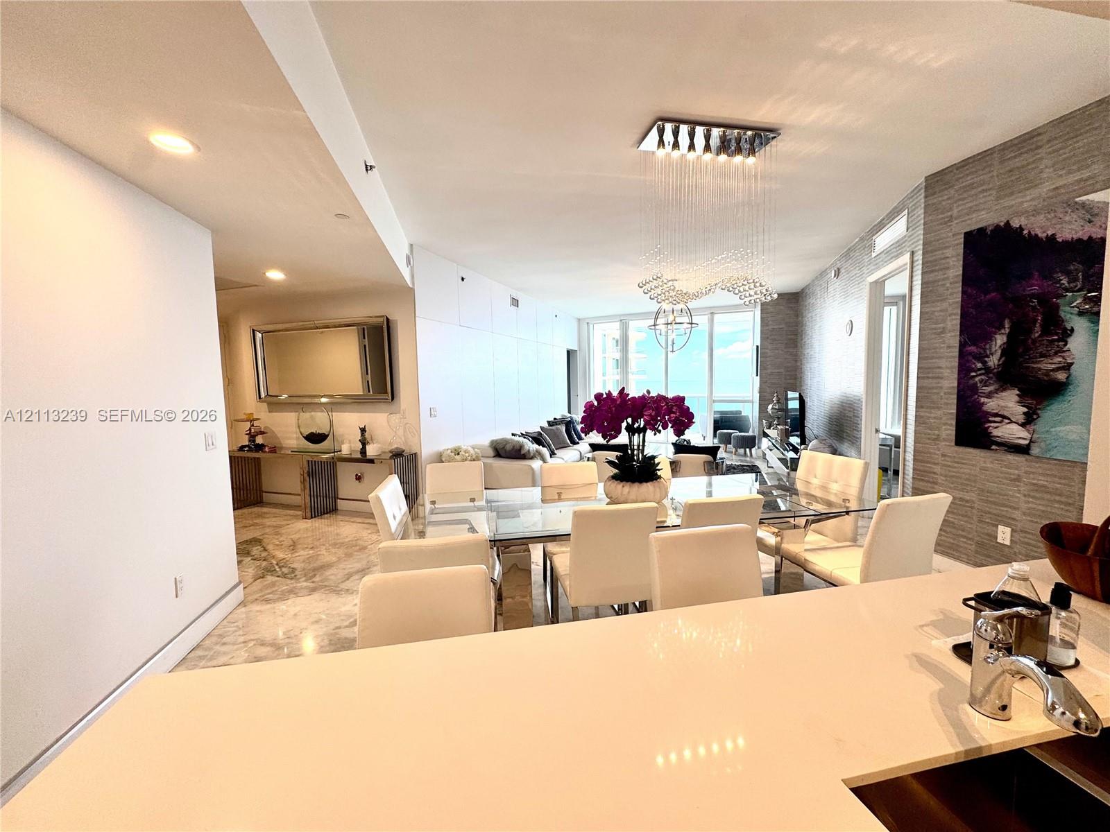 2403 2 / 3 1962 sq. ft. $ 2026-10-26 0 foto