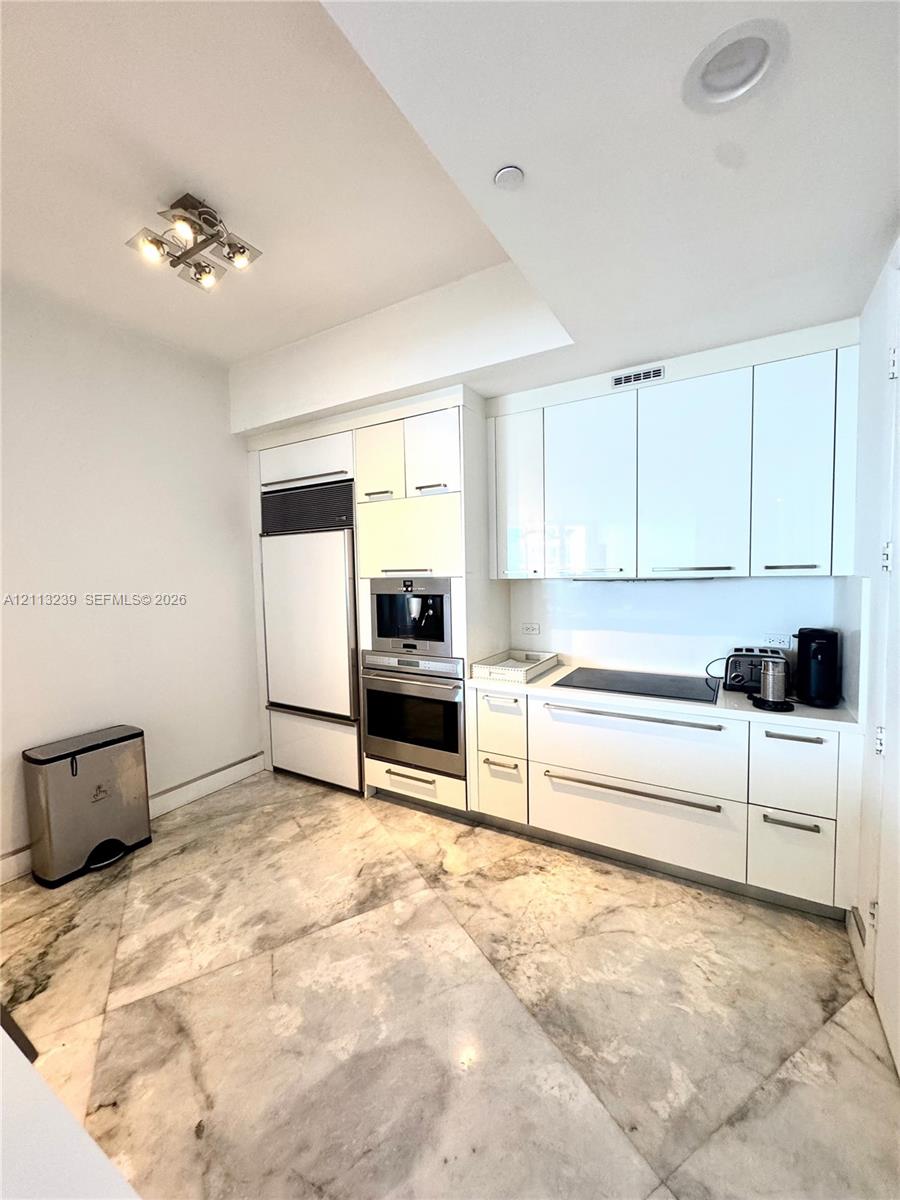 2403 2 / 3 1962 sq. ft. $ 2026-10-26 0 foto