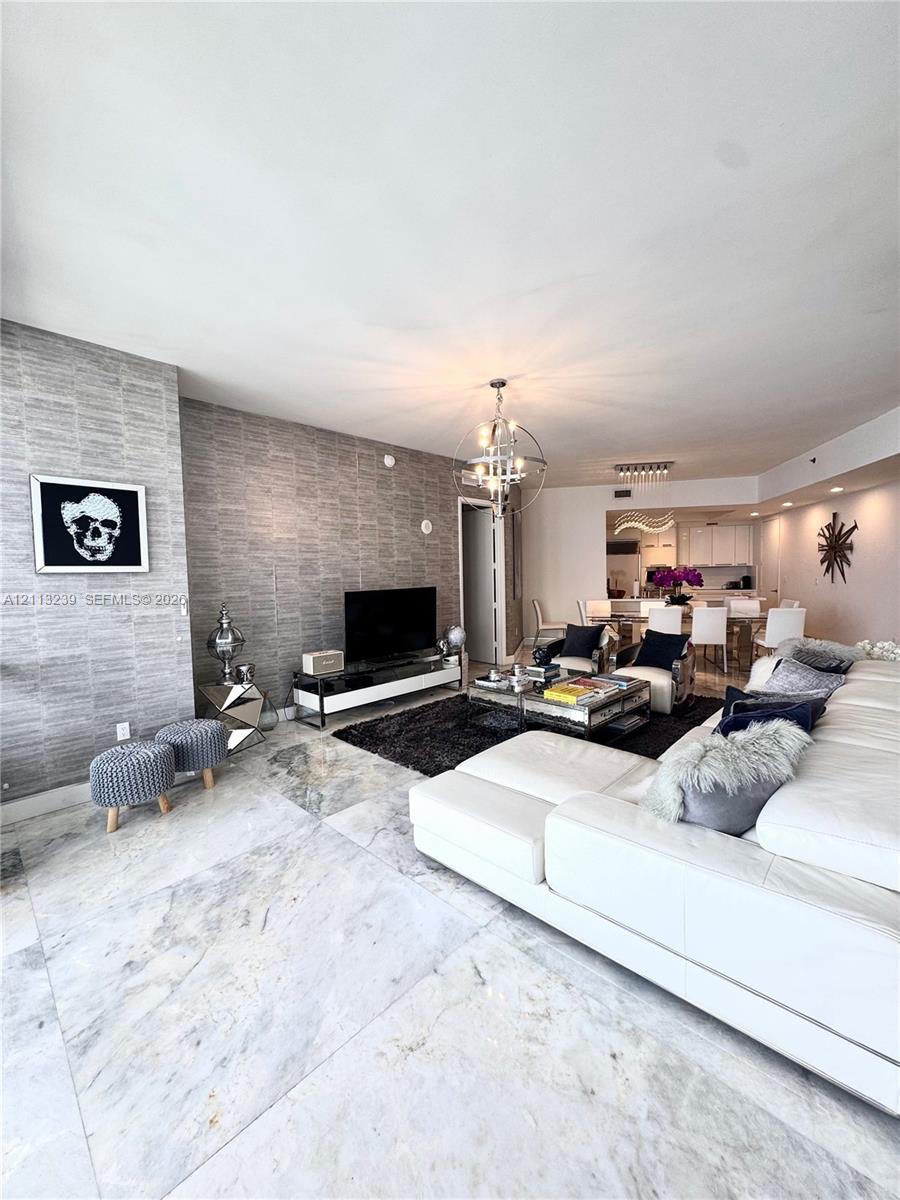 2403 2 / 3 1962 sq. ft. $ 2026-10-26 0 foto