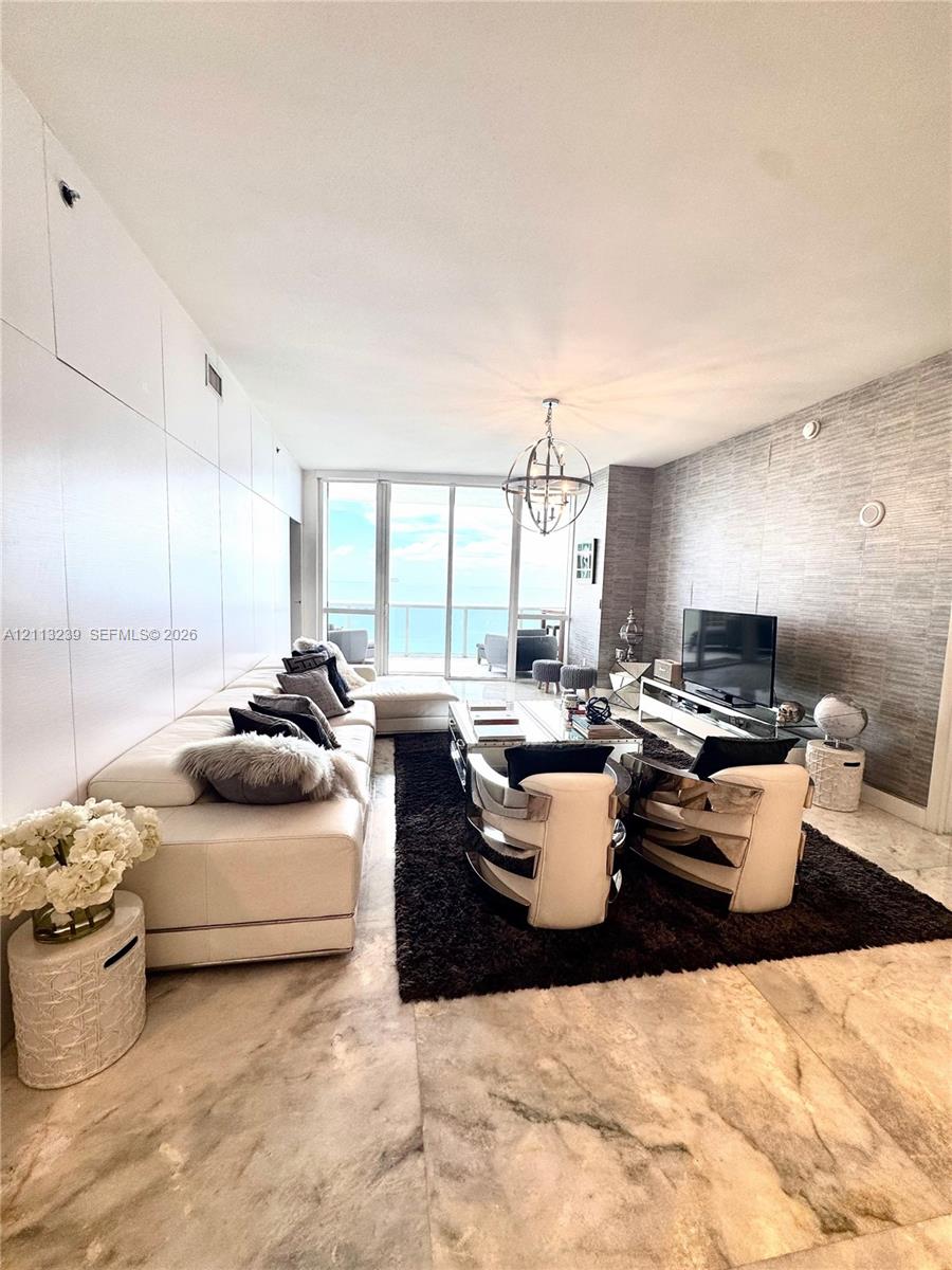 2403 2 / 3 1962 sq. ft. $ 2026-10-26 0 foto
