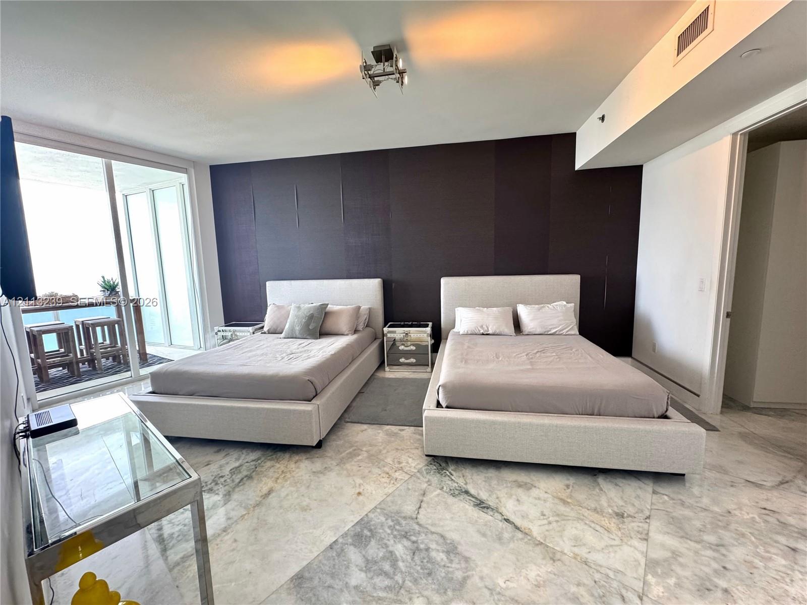 2403 2 / 3 1962 sq. ft. $ 2026-10-26 0 foto