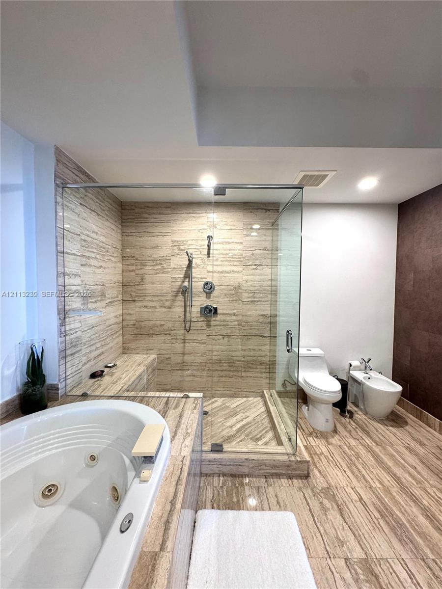 2403 2 / 3 1962 sq. ft. $ 2026-10-26 0 foto
