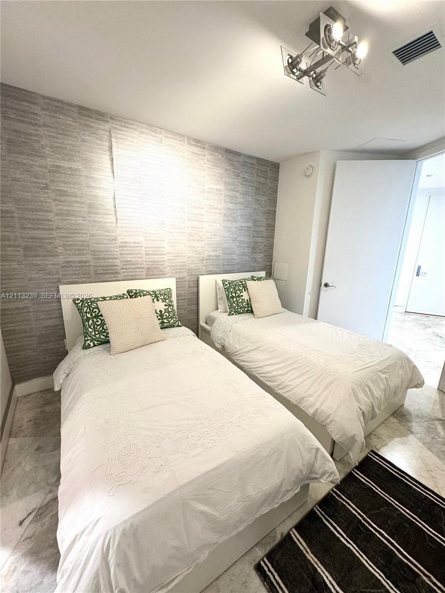2403 2 / 3 1962 sq. ft. $ 2026-10-26 0 foto