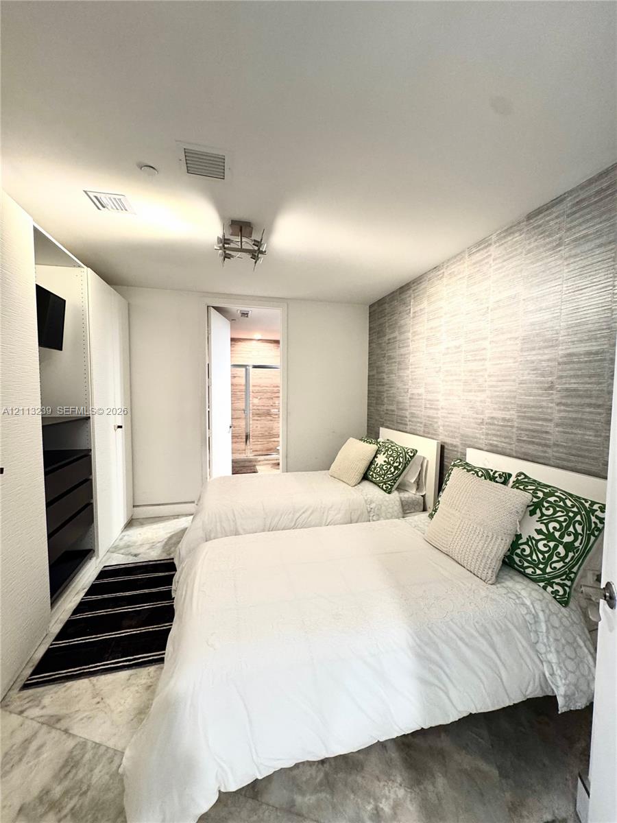 2403 2 / 3 1962 sq. ft. $ 2026-10-26 0 foto