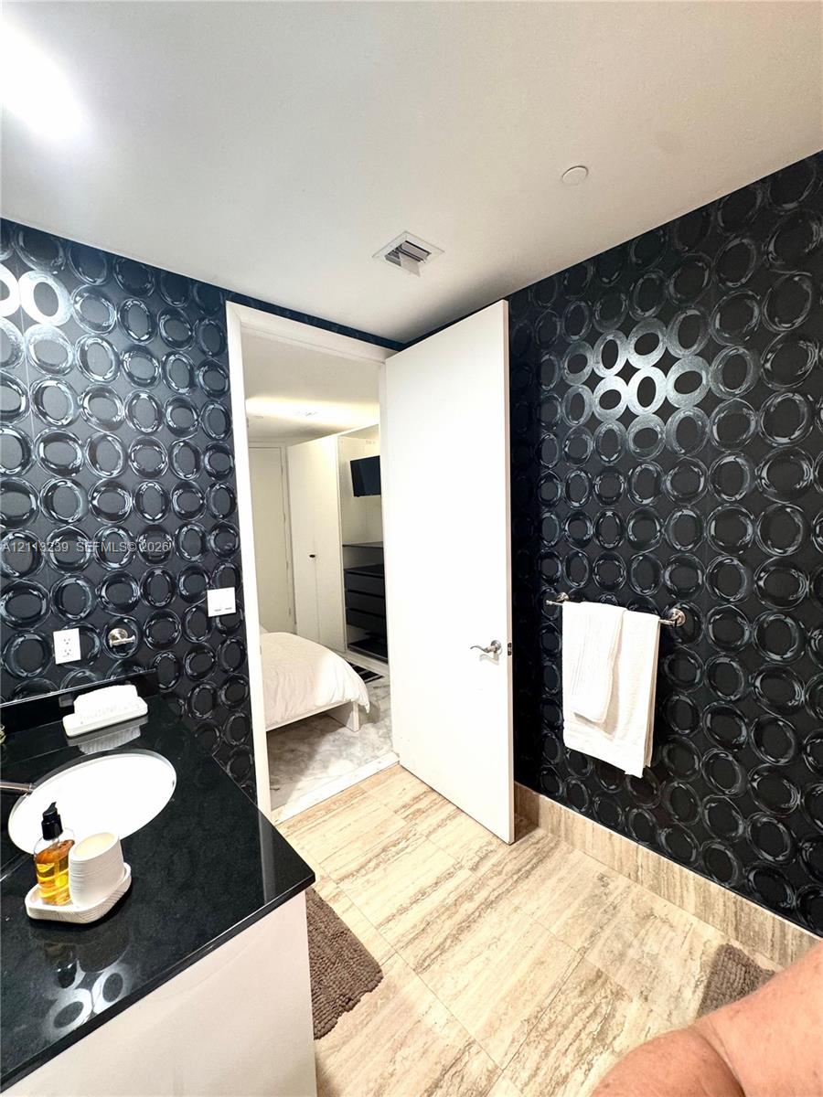 2403 2 / 3 1962 sq. ft. $ 2026-10-26 0 foto