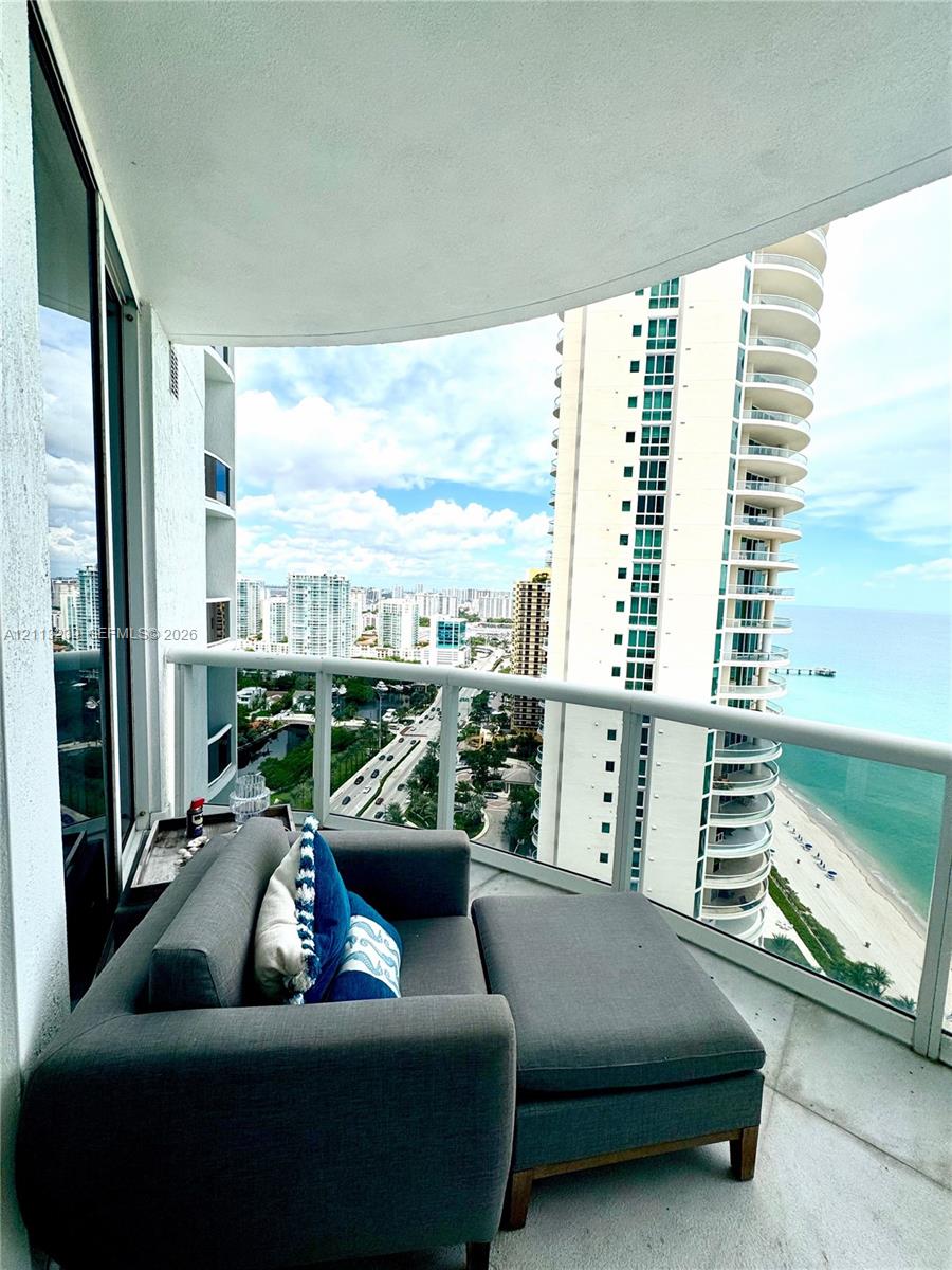 2403 2 / 3 1962 sq. ft. $ 2026-10-26 0 foto