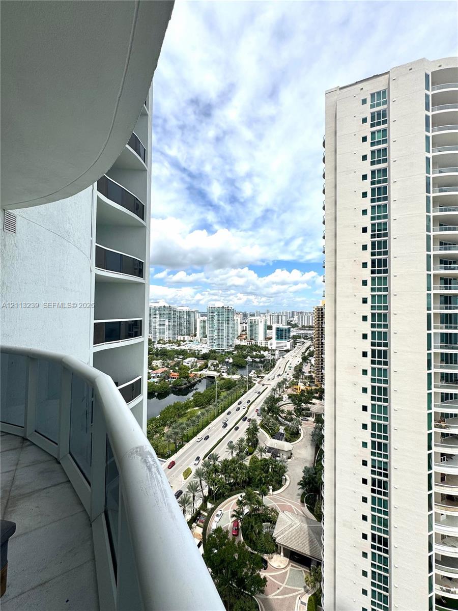 2403 2 / 3 1962 sq. ft. $ 2026-10-26 0 foto